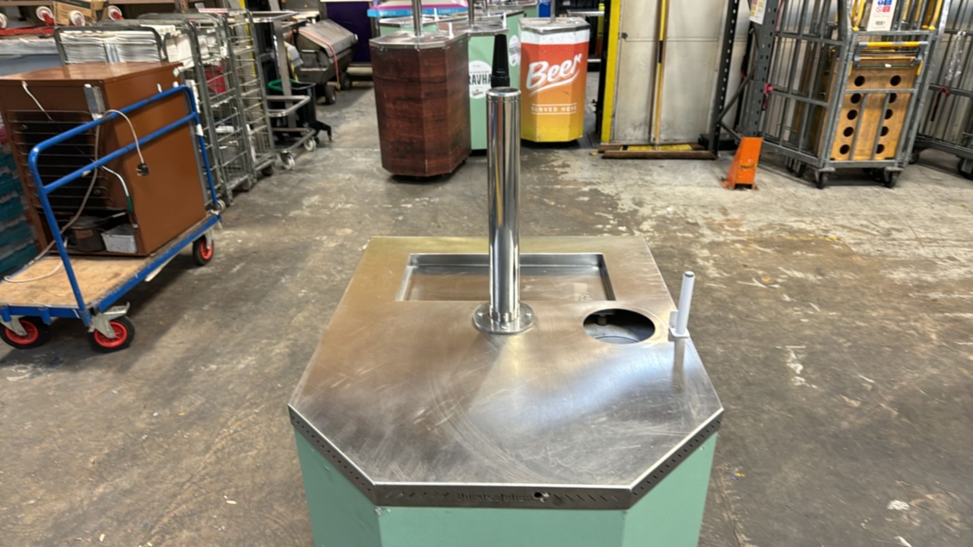 Beer Dispensing Stand - Image 4 of 6