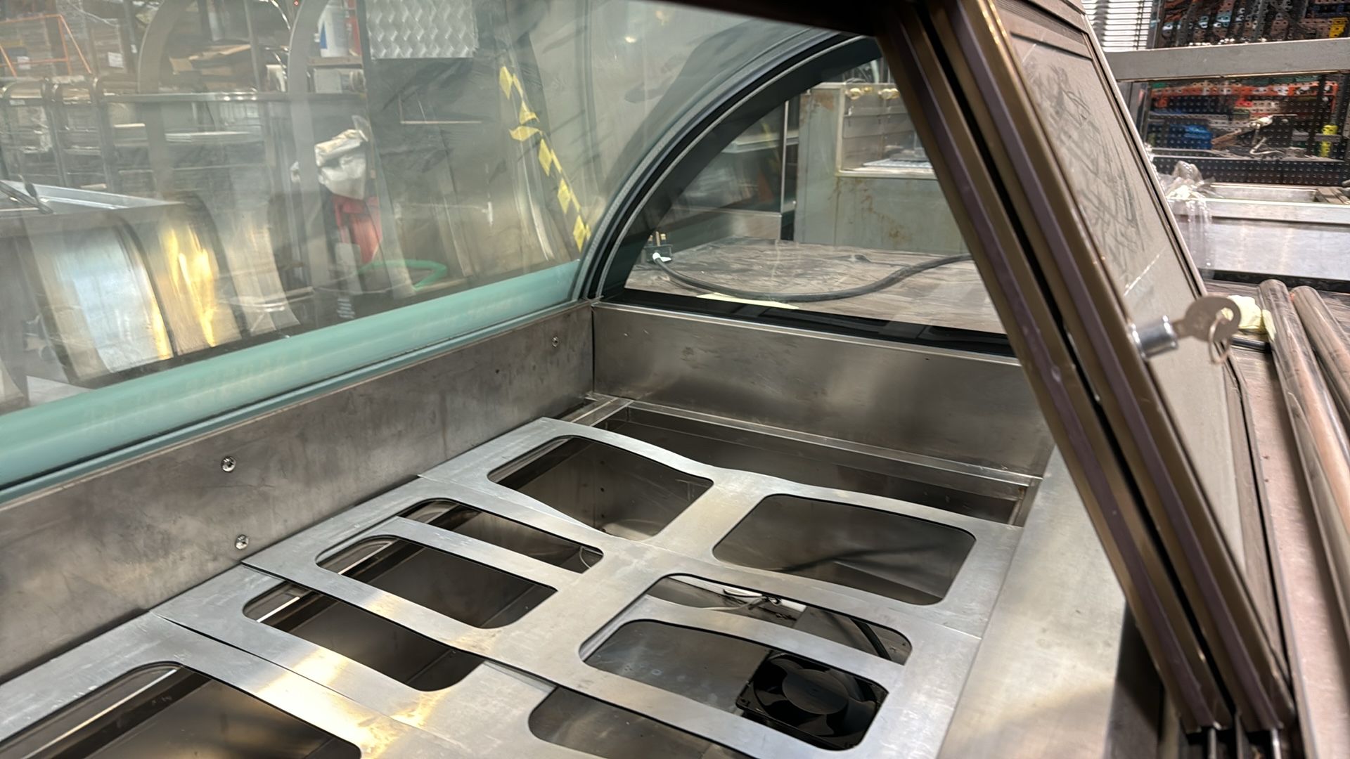 Refrigerated Ice Cream Serving Counter on Wheels - Image 9 of 12