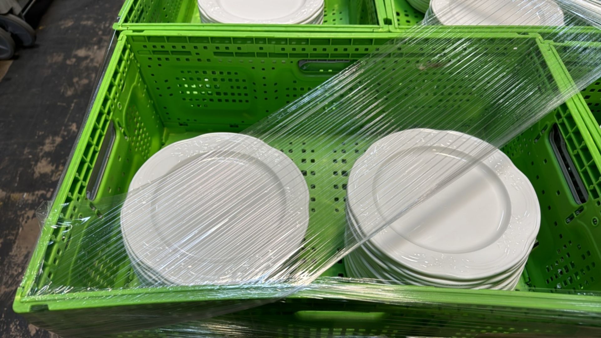 Pallet of 9‚Äù embossed Plates - Image 3 of 3
