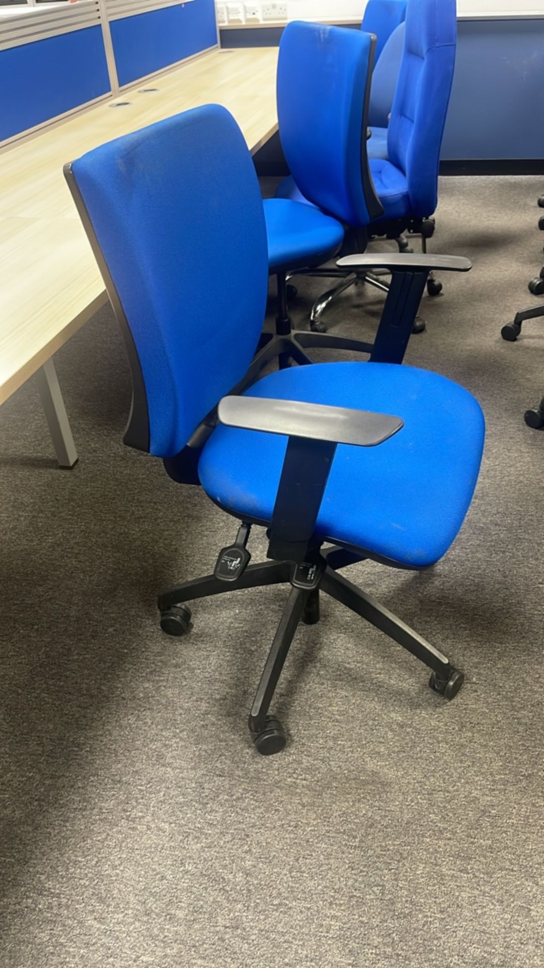 Adjustable Mobile Office Chairs x12 - Image 2 of 7