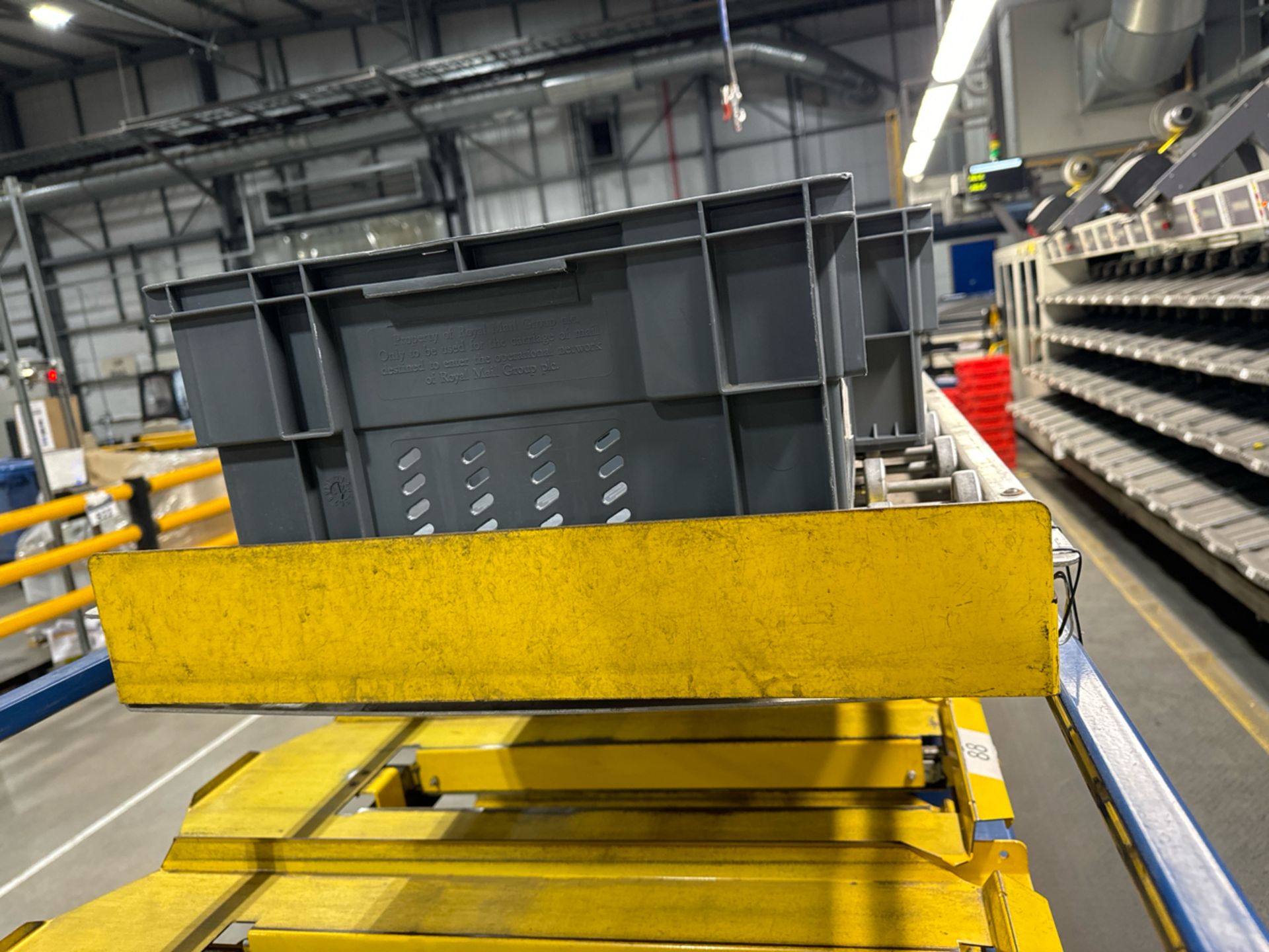 Blue Metal Shelf Racking & Yellow Trays - Image 7 of 8