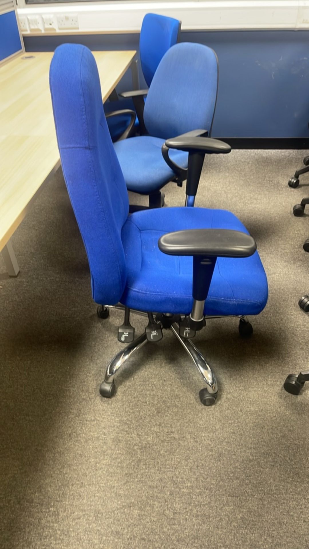Adjustable Mobile Office Chairs x12 - Image 7 of 7