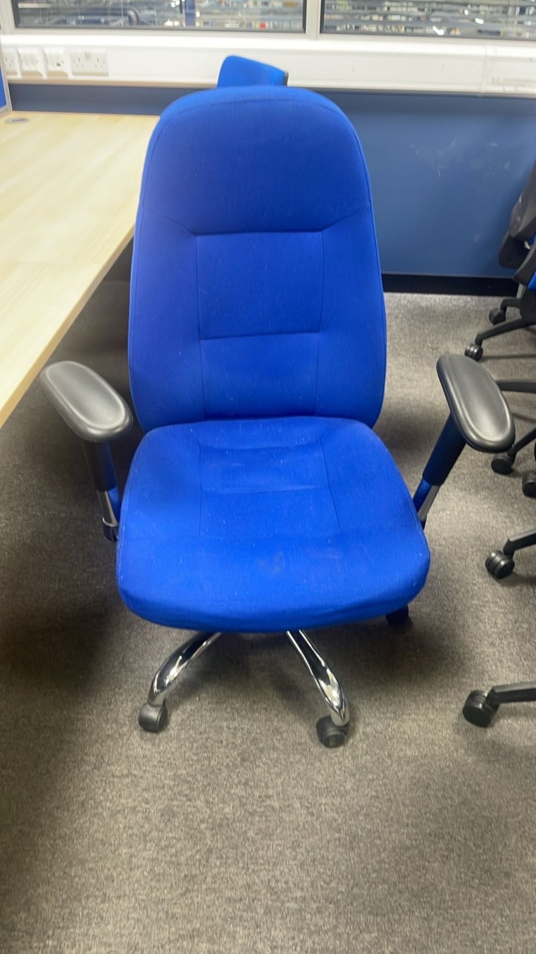 Adjustable Mobile Office Chairs x12 - Image 6 of 7