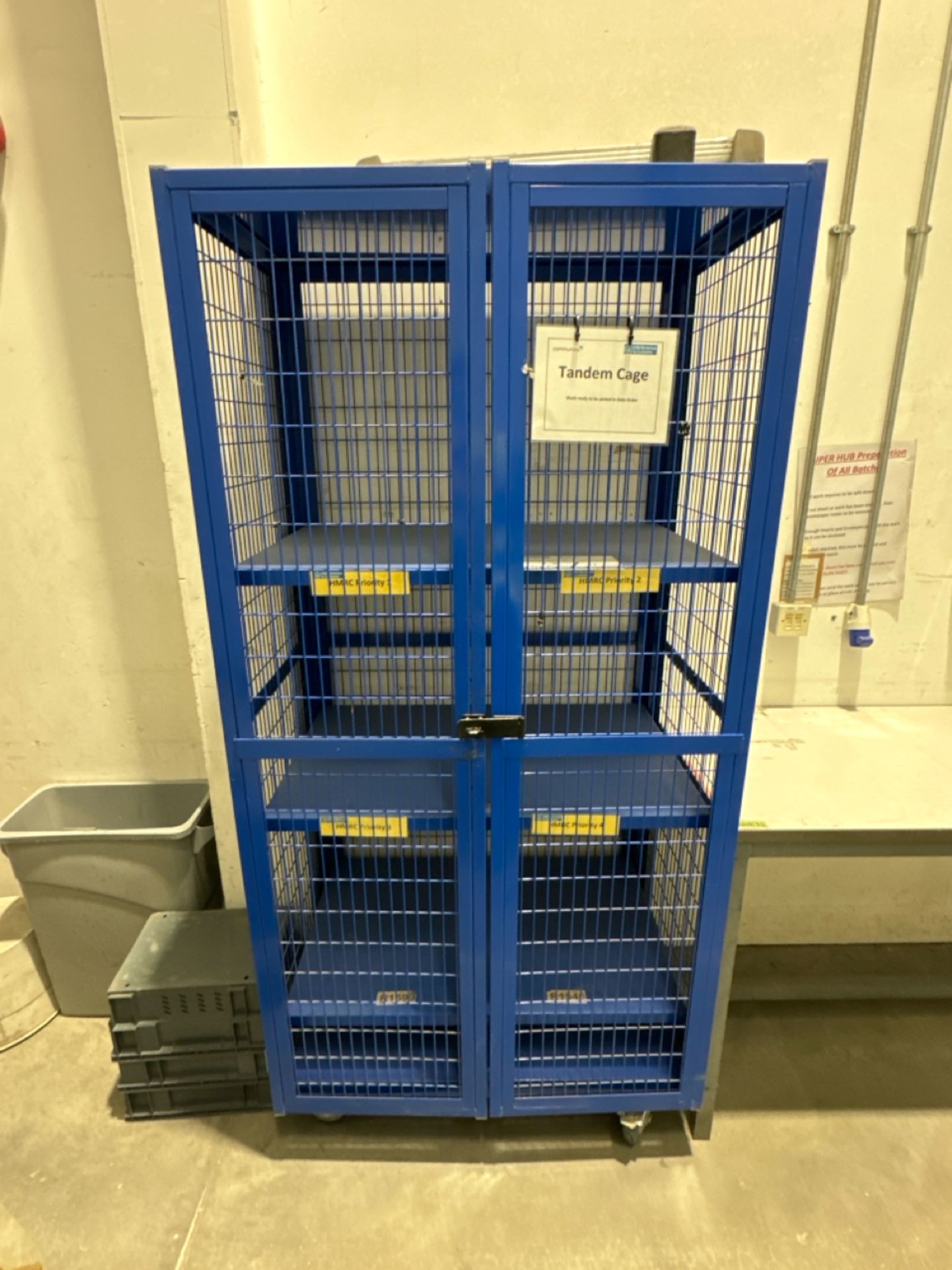 Lockable Blue Metal Mobile Cabinet - Image 2 of 3