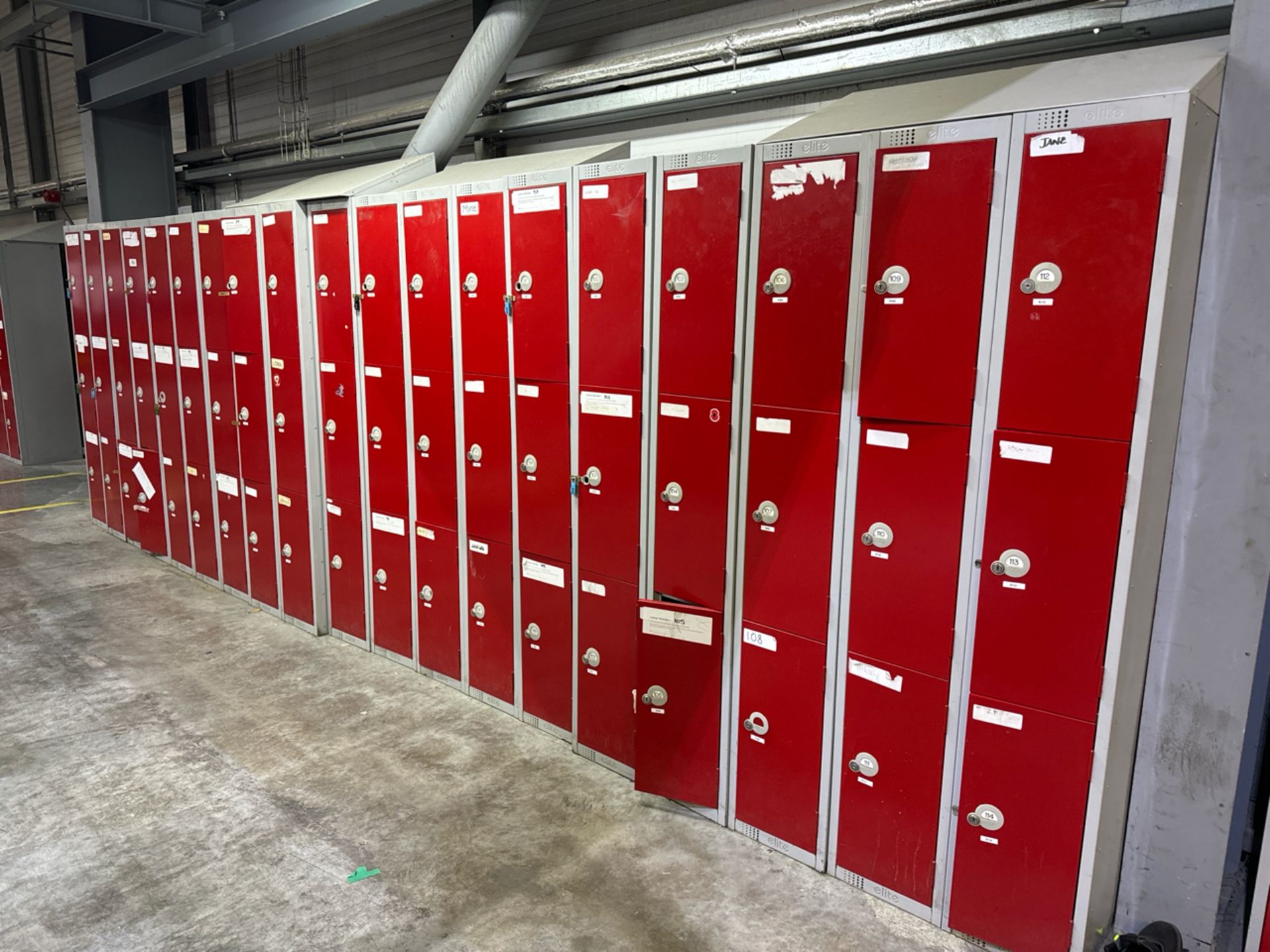 A Run Of 19 Sets Of Lockers - Bild 2 aus 6