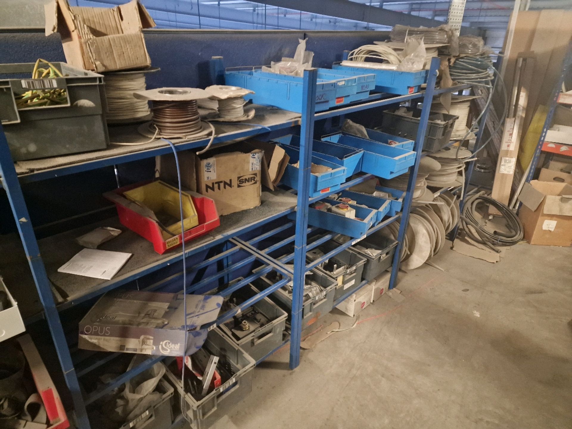 Contents Of Maintenance Room - Bild 5 aus 10