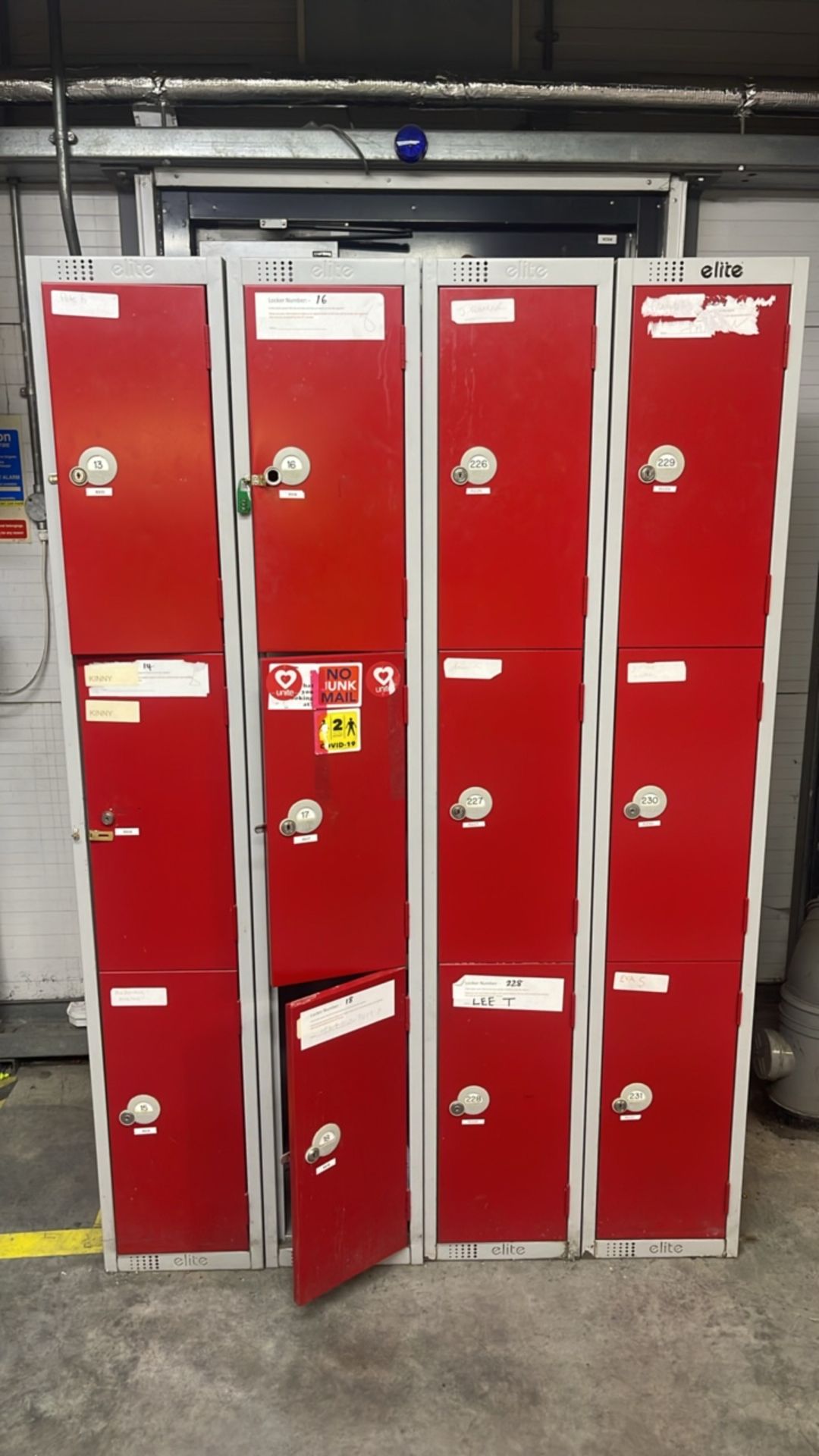 A Run Of 8 Sets Of Lockers - Bild 6 aus 6