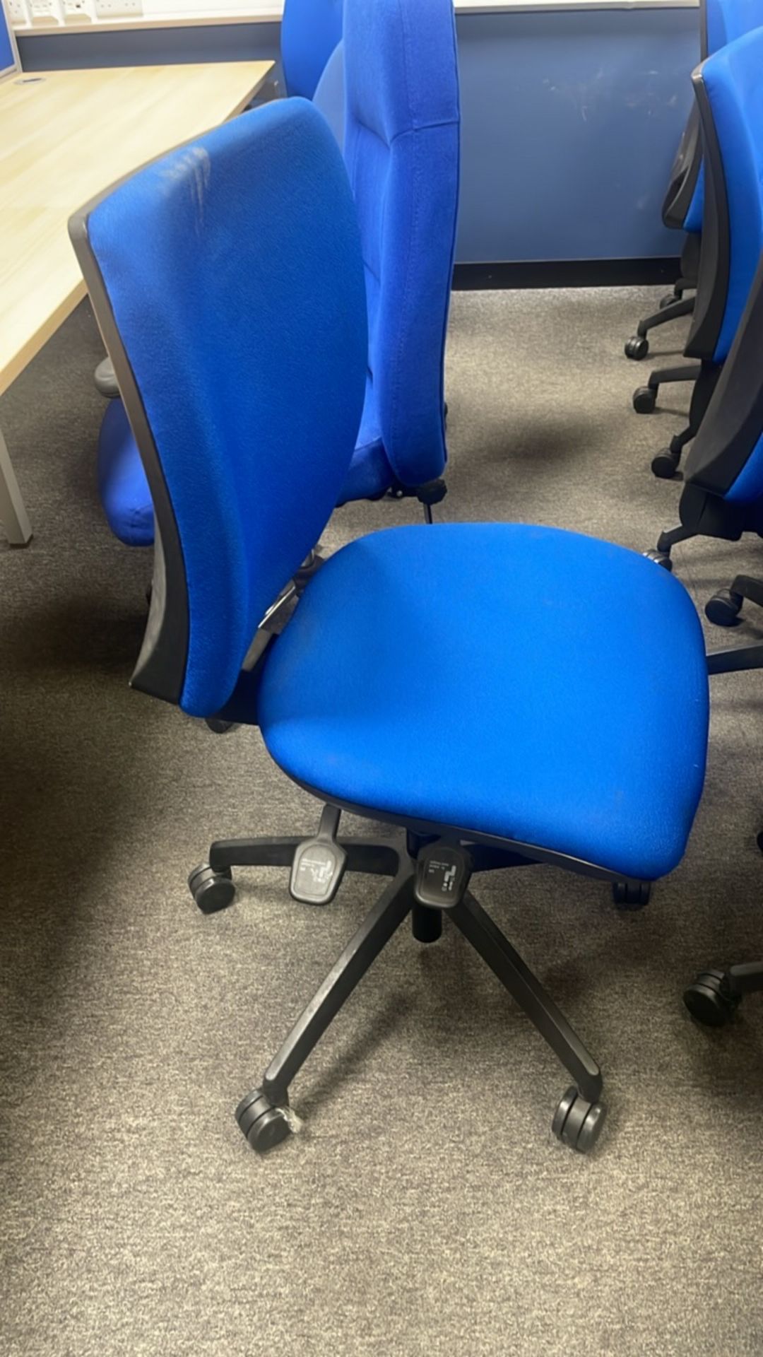 Adjustable Mobile Office Chairs x12 - Image 4 of 7