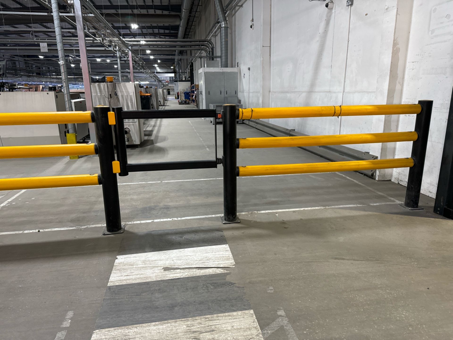 A-Safe Safety Barrier With Gate Yellow & Black Pla - Image 2 of 8