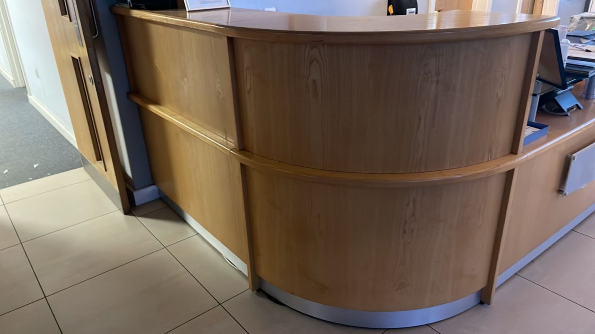 Reception Desk - Image 4 of 4