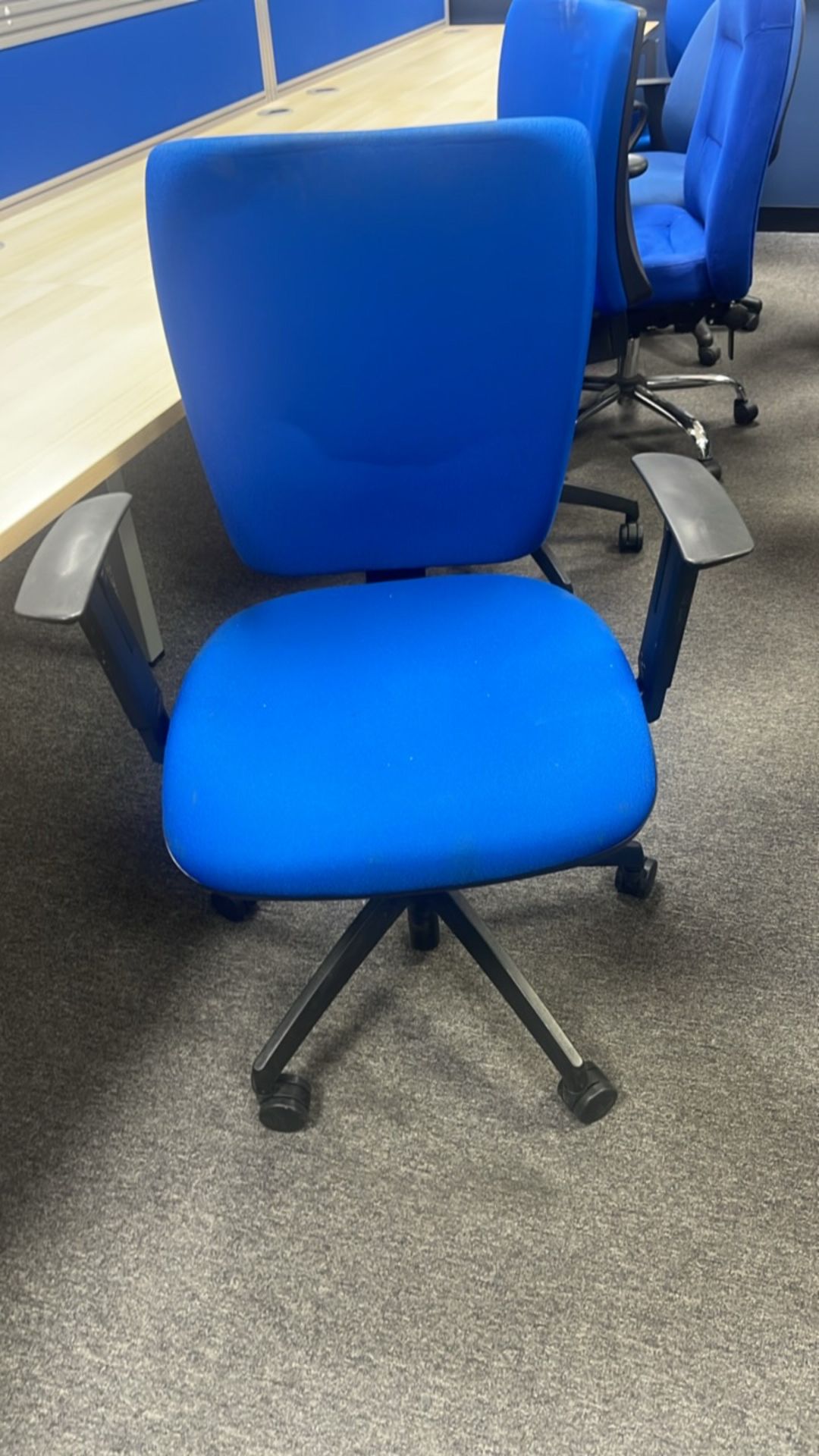 Adjustable Mobile Office Chairs x12 - Image 3 of 7