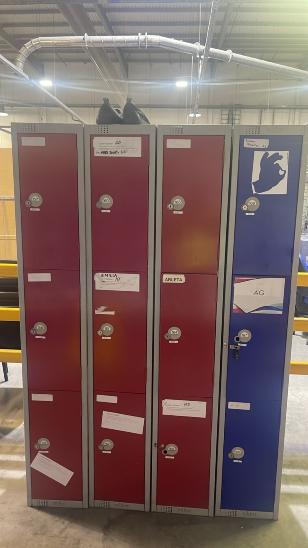 A Run Of 4 Sets Of Lockers - Bild 2 aus 4