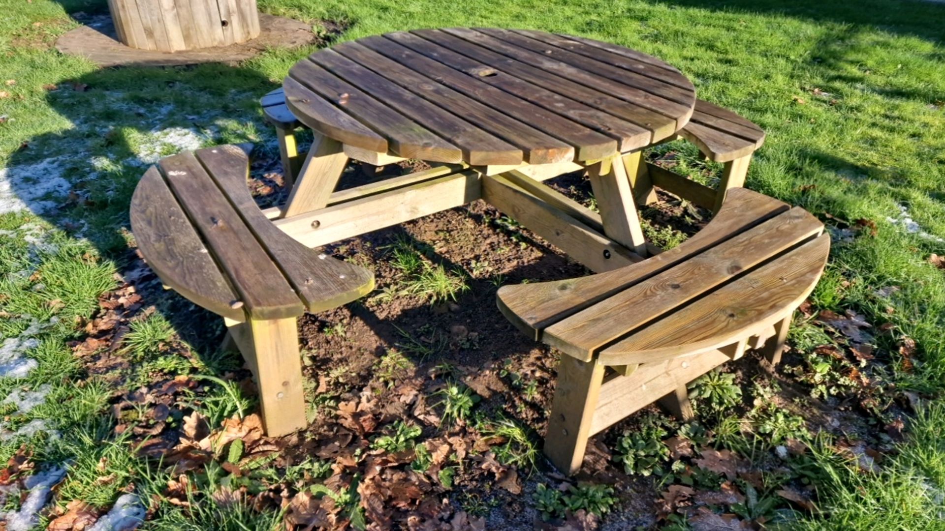 Curved Picnic Tables x3 - Image 2 of 3