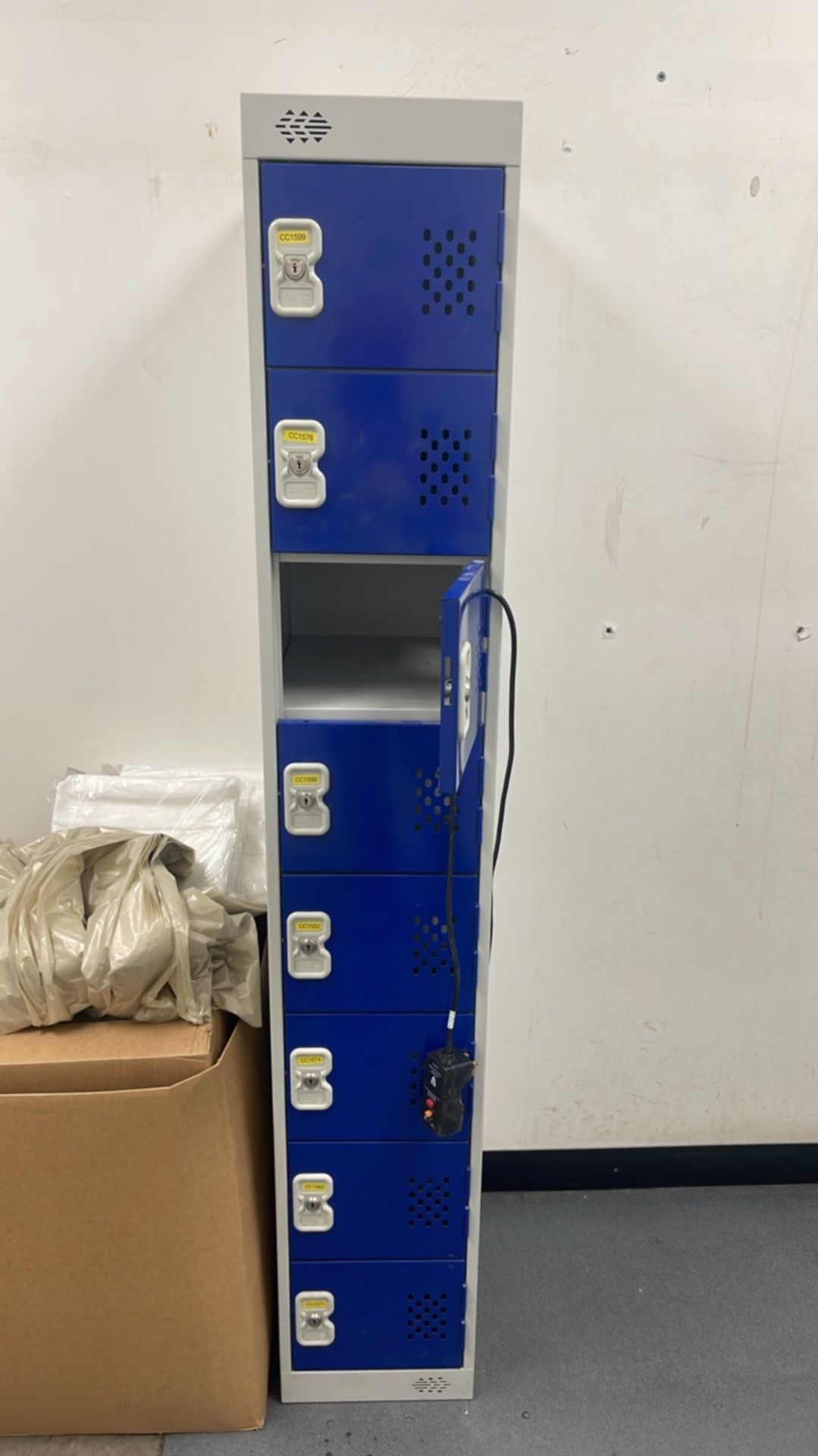 8 x Mini Lockers