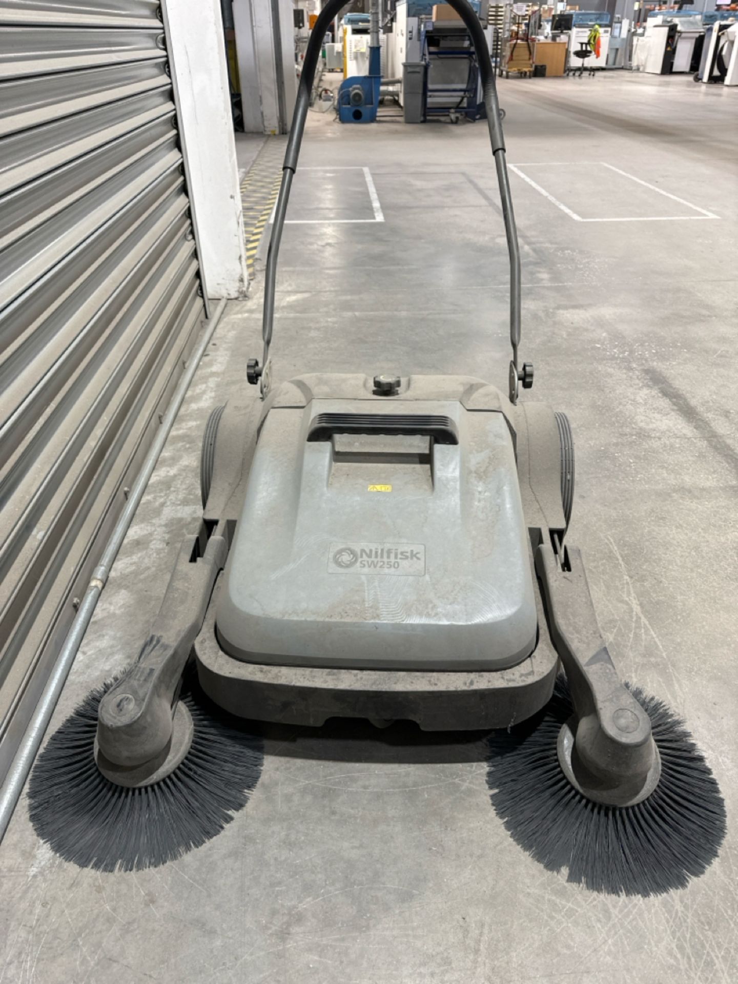 Nilfisk SW250 Floor Sweeper - Bild 2 aus 5