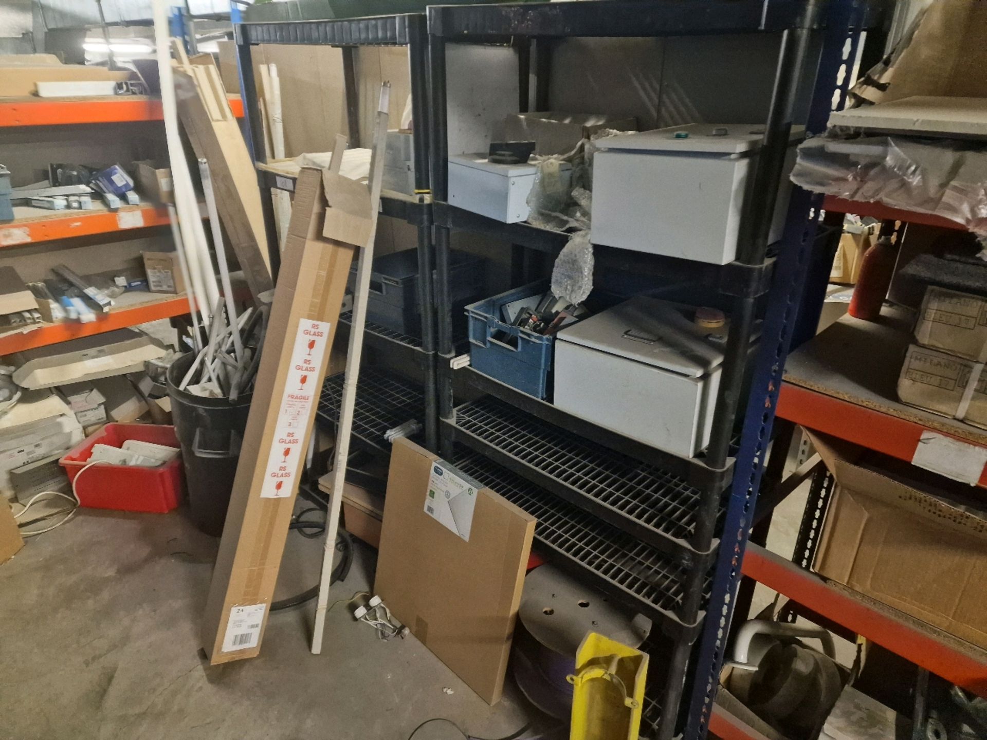 Contents Of Maintenance Room - Bild 7 aus 10