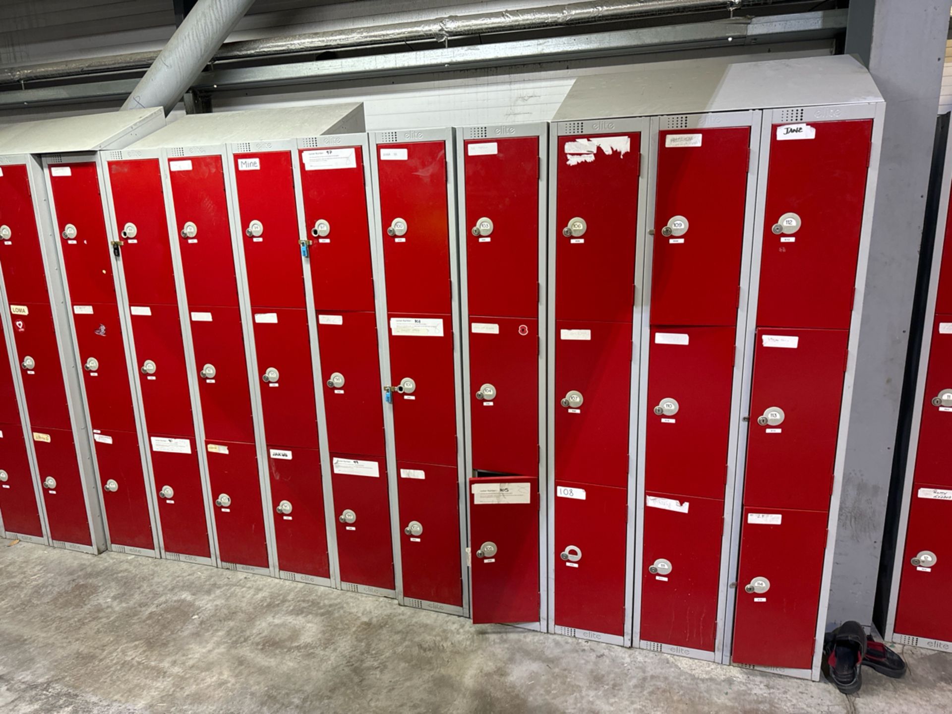 A Run Of 19 Sets Of Lockers - Bild 3 aus 6