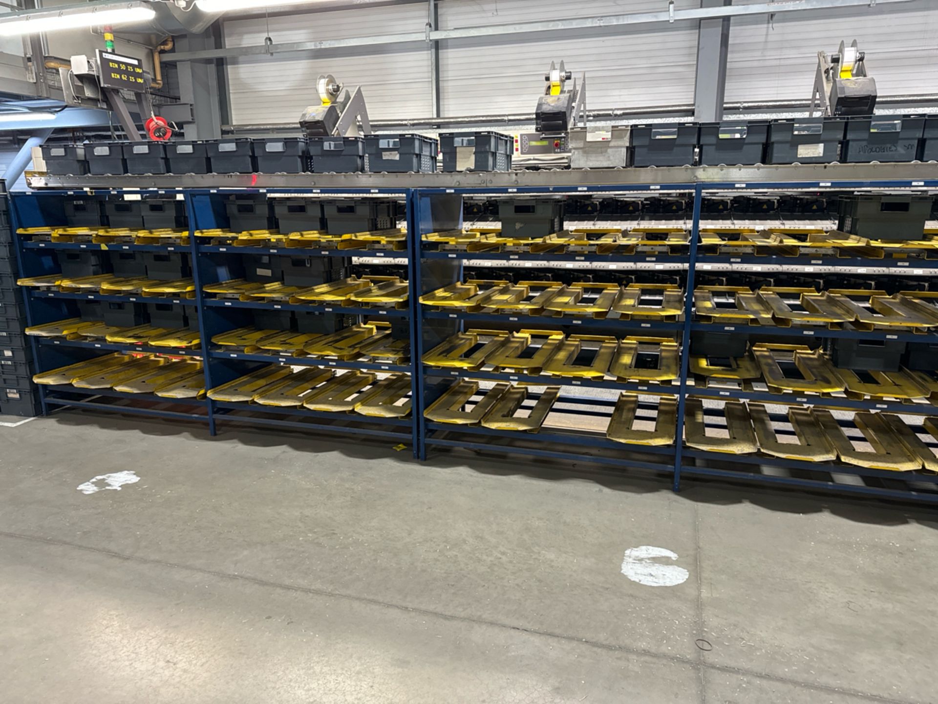 Blue Metal Shelf Racking & Yellow Trays - Image 2 of 8