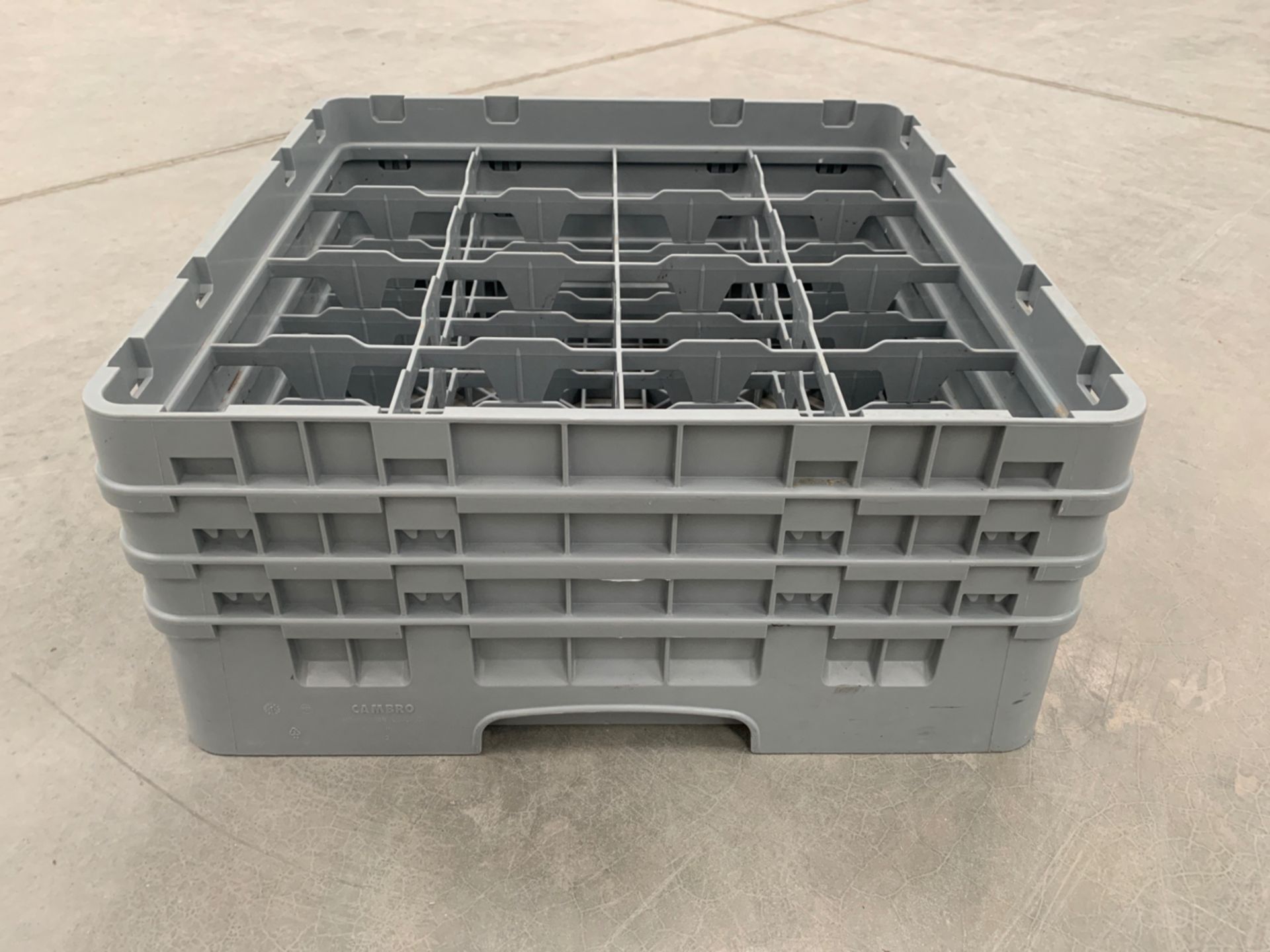 Set of 4 Cambro Three Heights Washing Baskets 16 Comp - Image 2 of 3