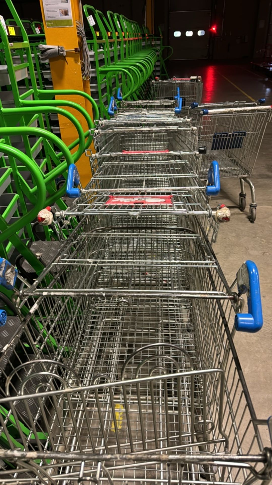 Shopping Trolleys x17 - Bild 3 aus 3