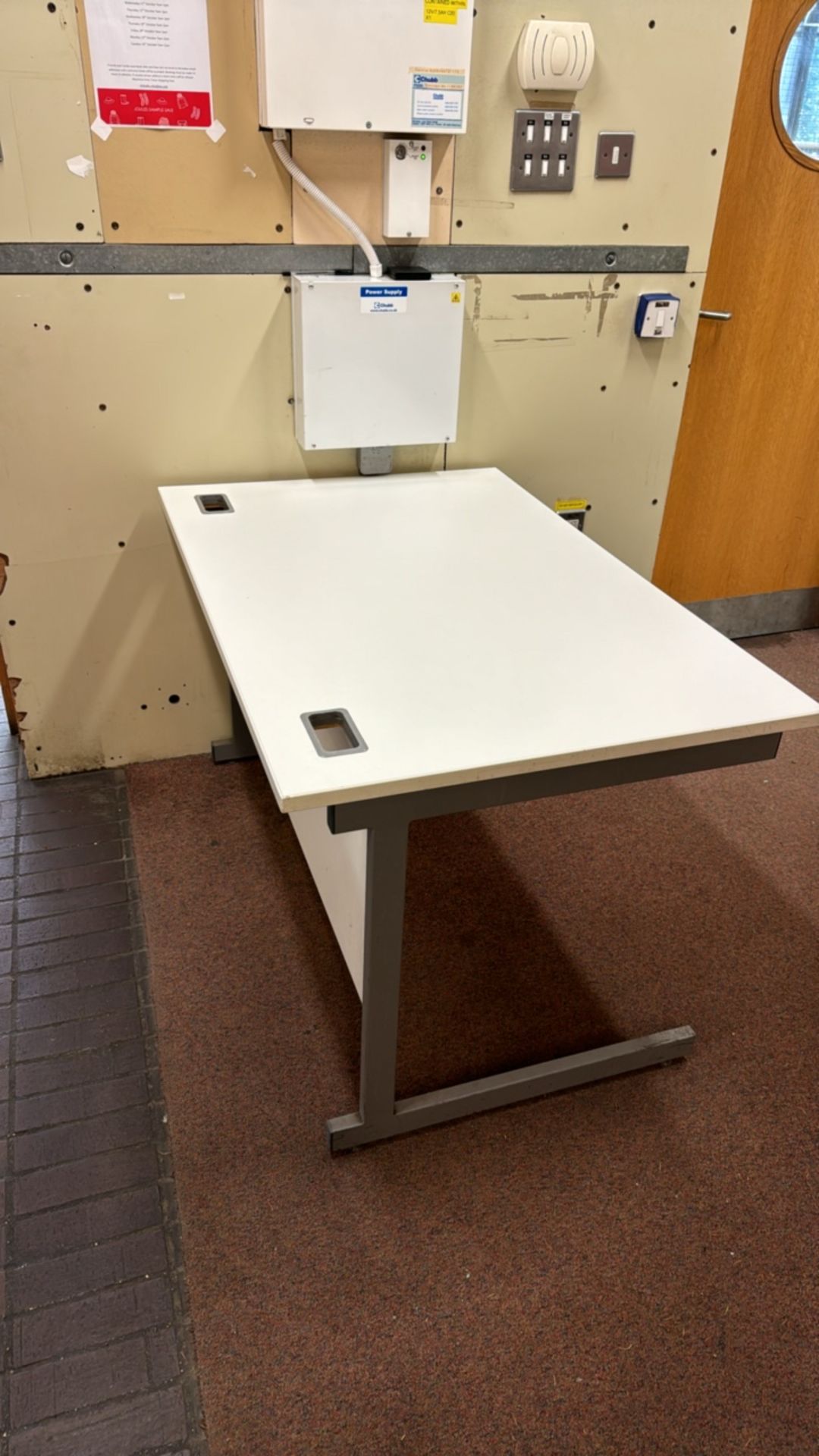 White Office Desks x2 - Bild 2 aus 6