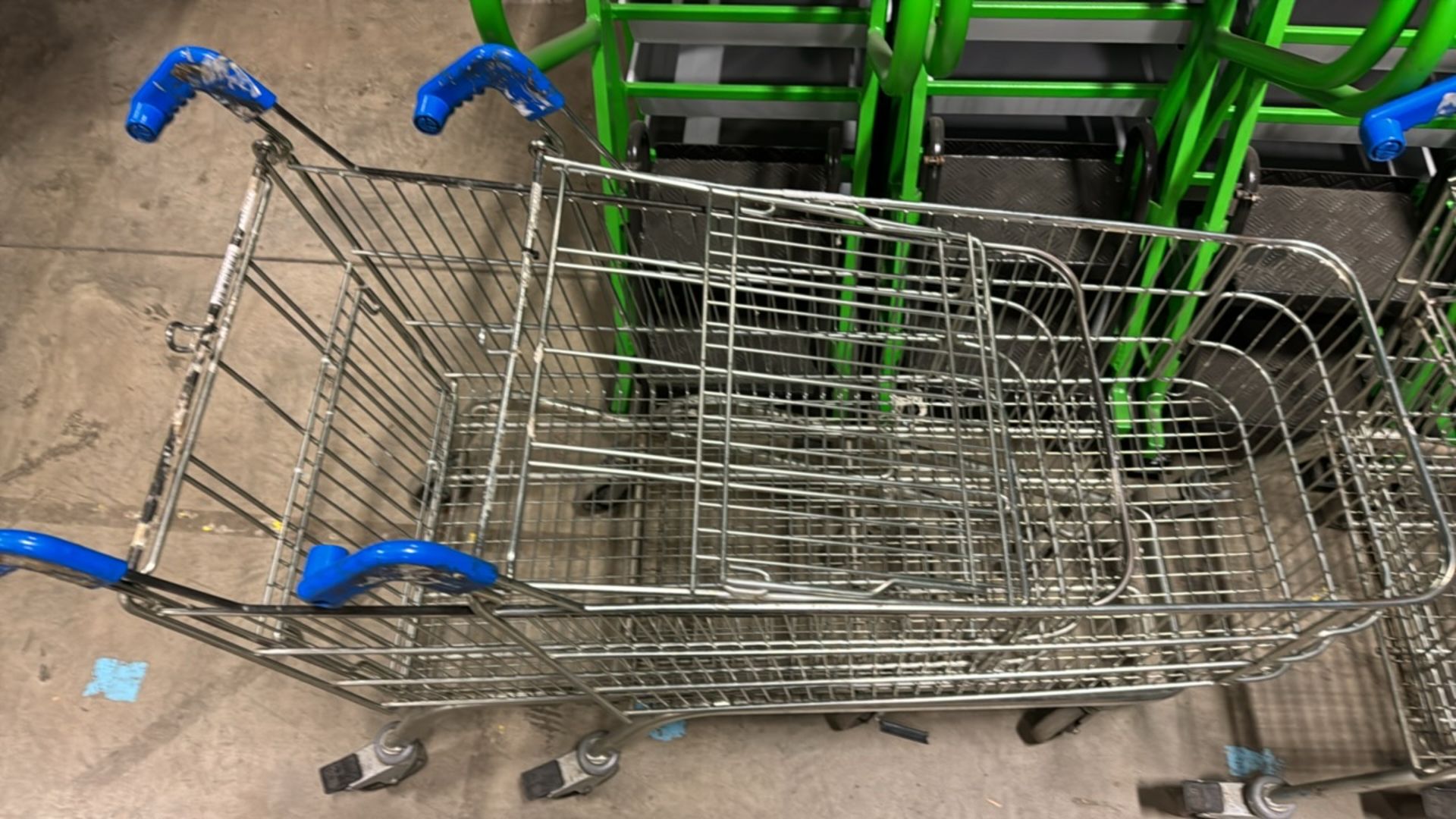 Shopping Trolleys x17 - Bild 2 aus 3