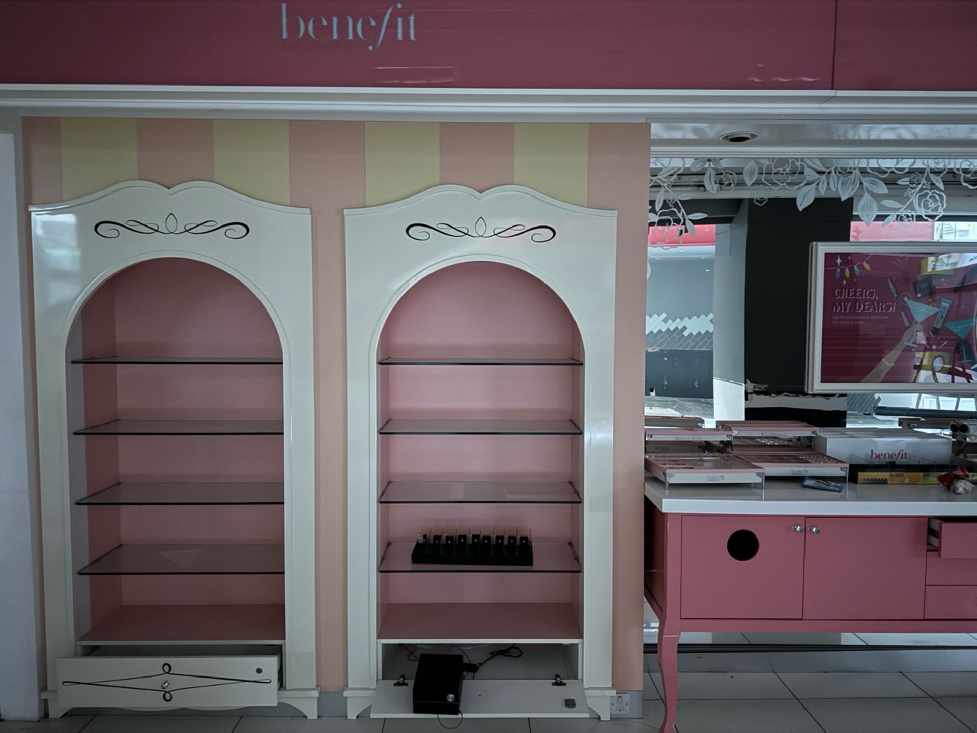 Benefit Beauty Area - Image 3 of 7