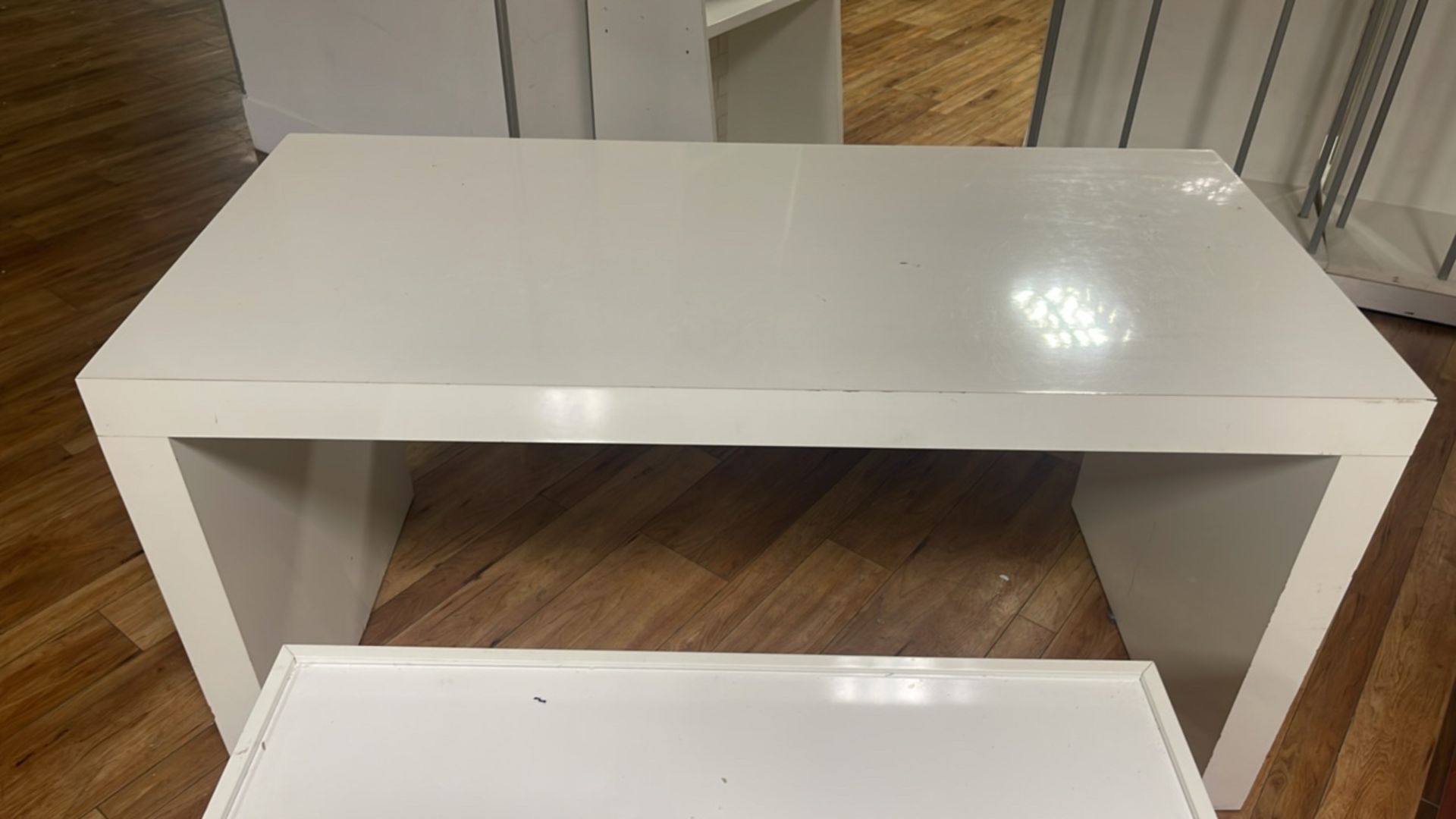High Gloss Merchandise Table & 2 Benches - Image 3 of 5
