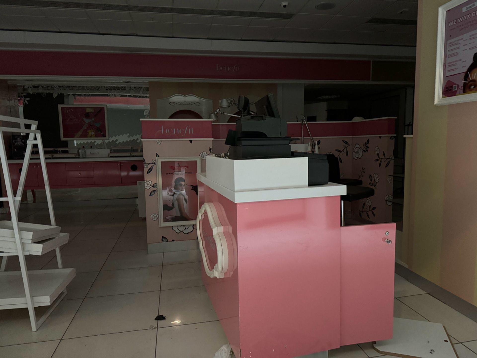 Benefit Beauty Area - Image 6 of 7