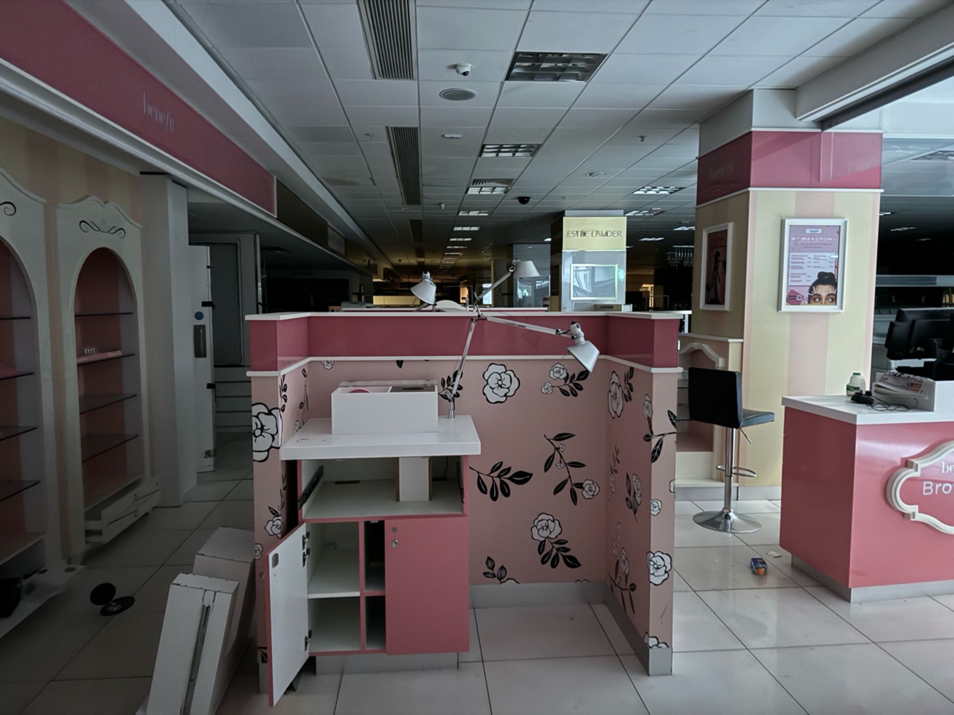 Benefit Beauty Area - Image 5 of 7