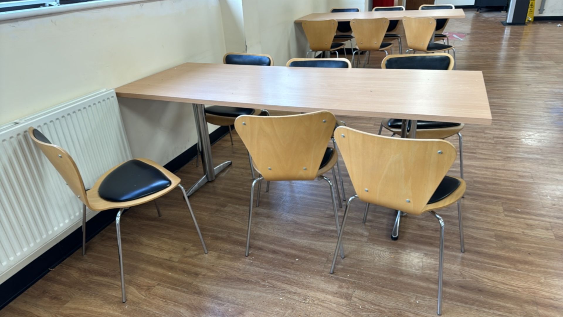 Rectangular Cafeteria Table & Chairs x6 - Image 3 of 4