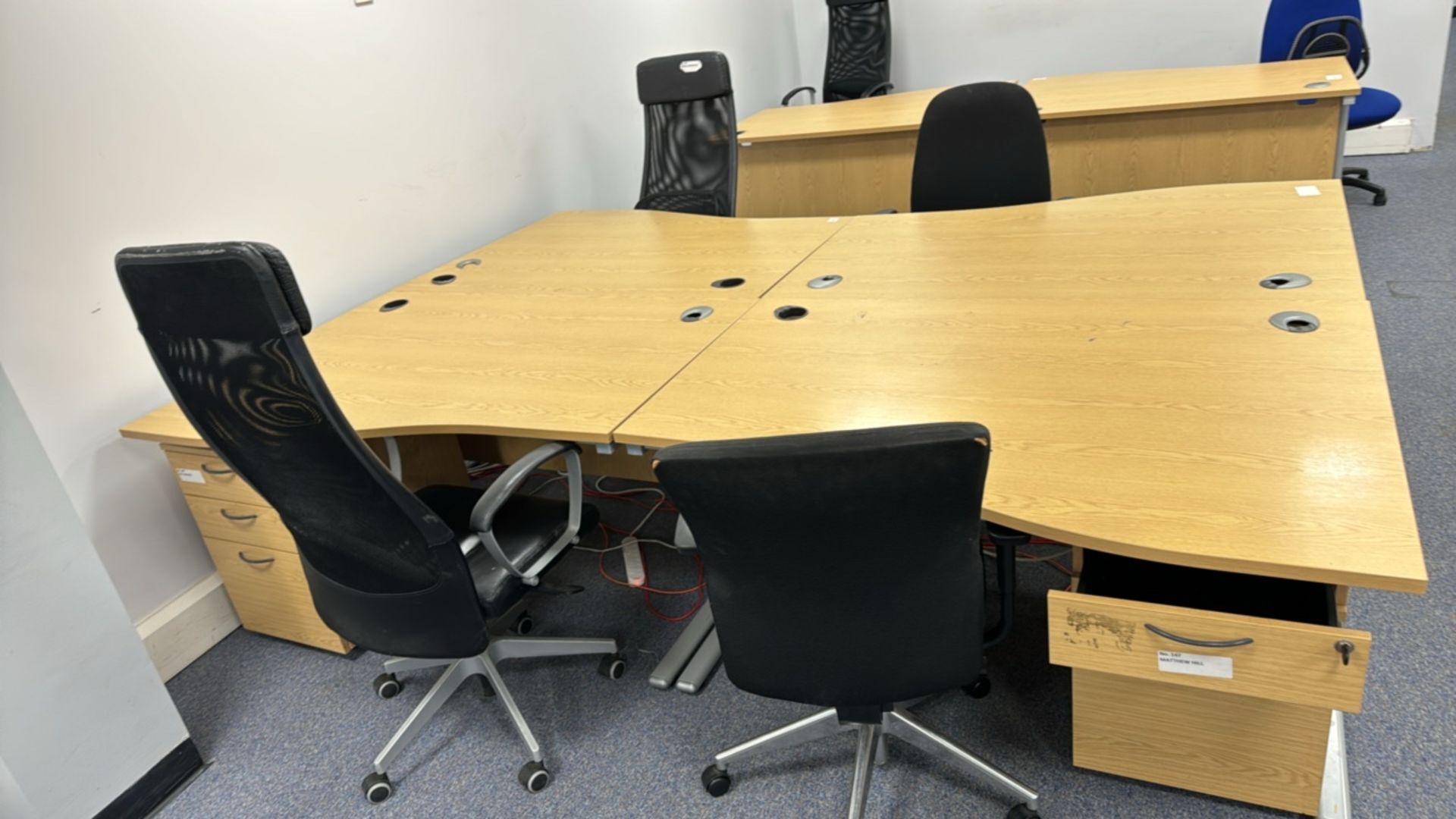 Wooden Effect Office Desks x4 With Office Chairs x4 - Bild 2 aus 3