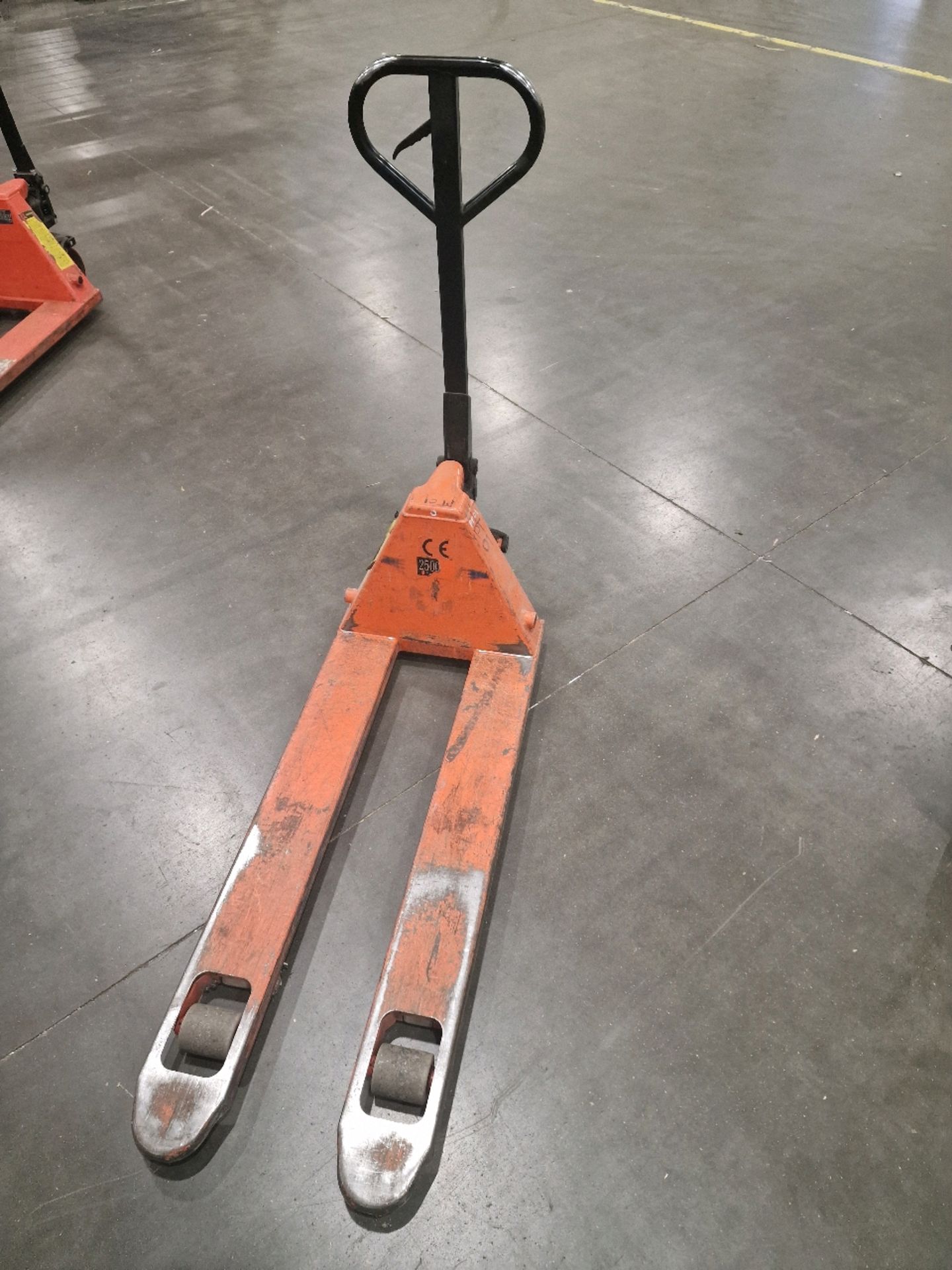 AC Hand Pallet Truck - Image 2 of 2