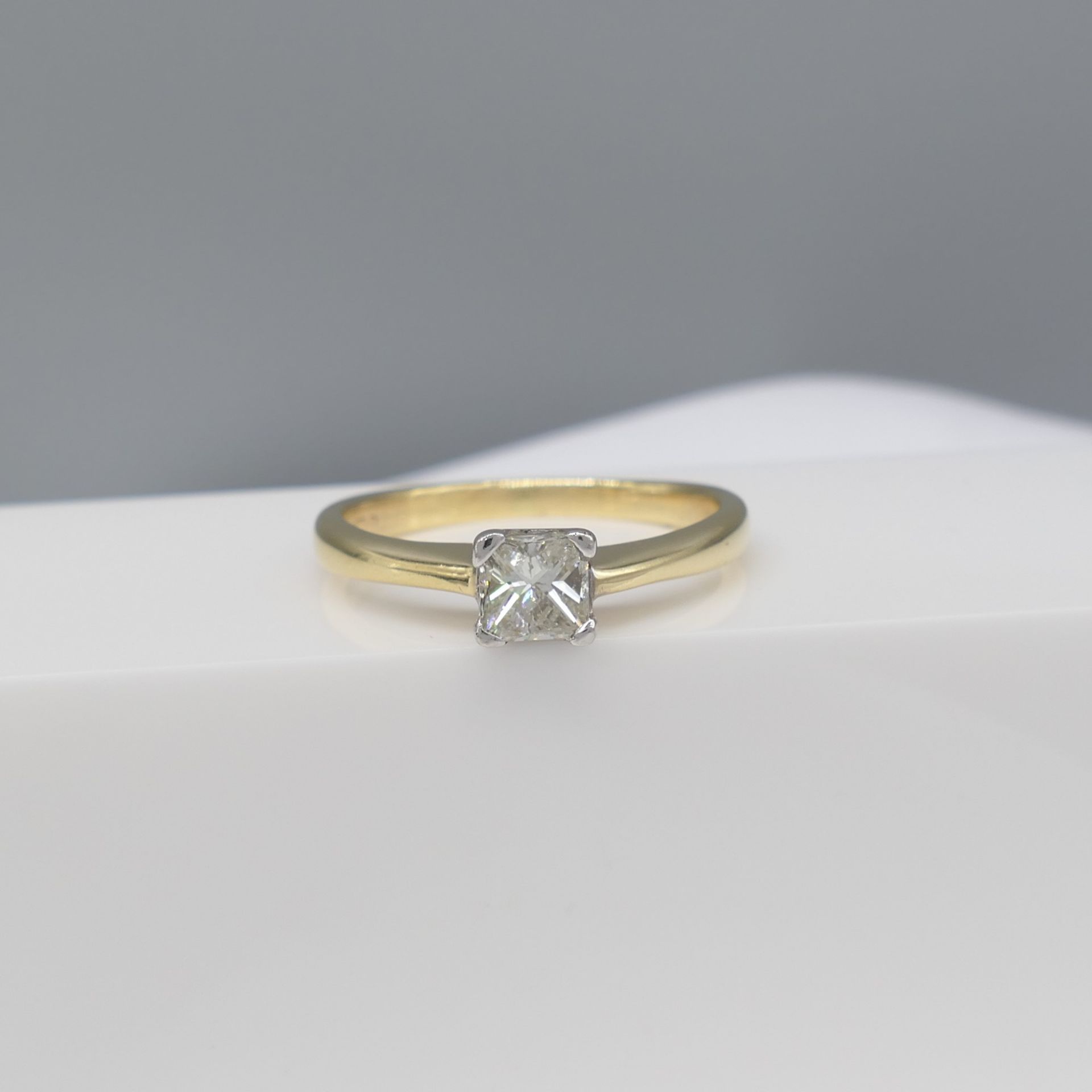 Square princess-cut 0.52 carat diamond solitaire ring in 18ct gold, with report - Image 6 of 7