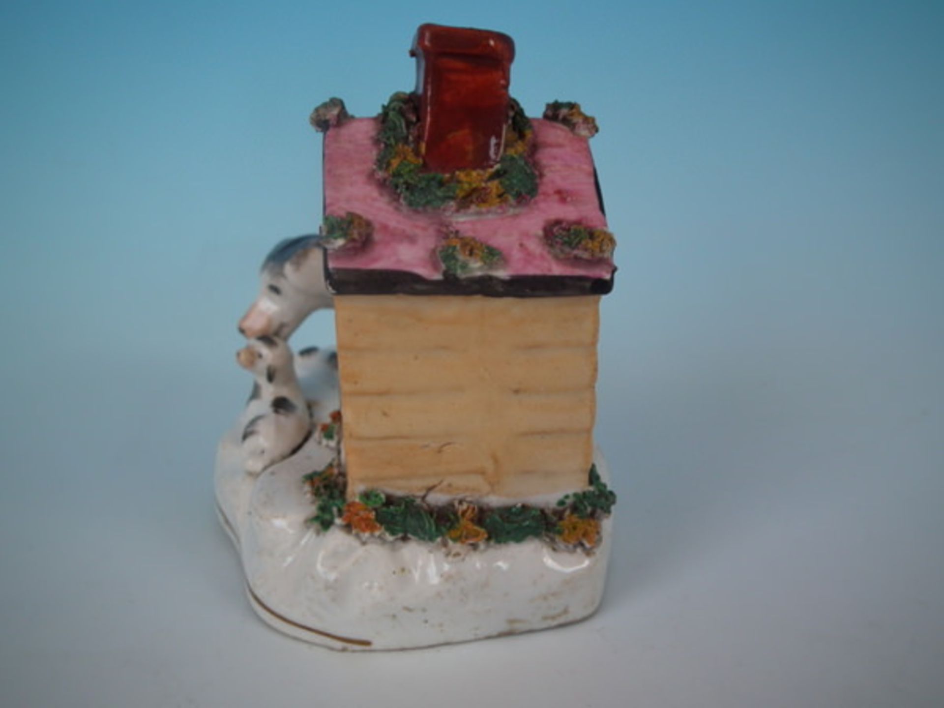 Victorian Staffordshire pottery spaniel, pup and kennel group - Image 4 of 12