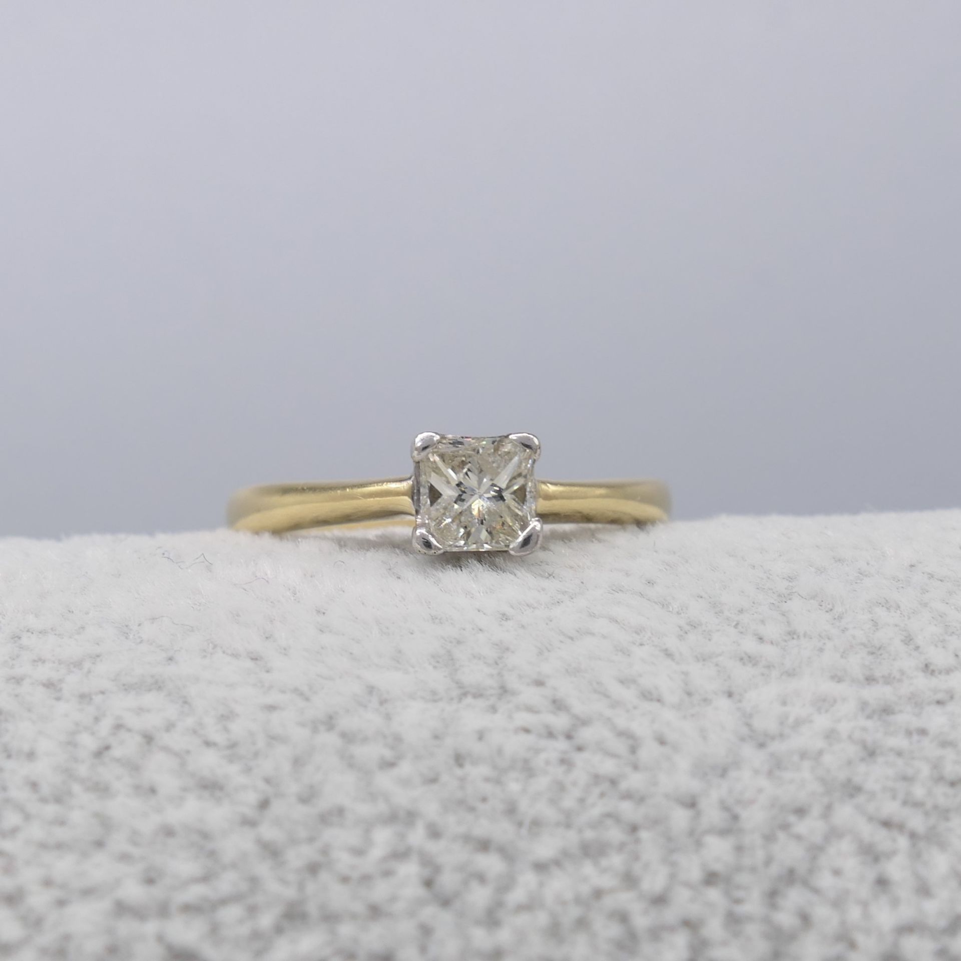 Square princess-cut 0.52 carat diamond solitaire ring in 18ct gold, with report - Image 5 of 7