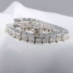 5.00 carat diamond bracelet in white gold, with open box clasp and double safety catch