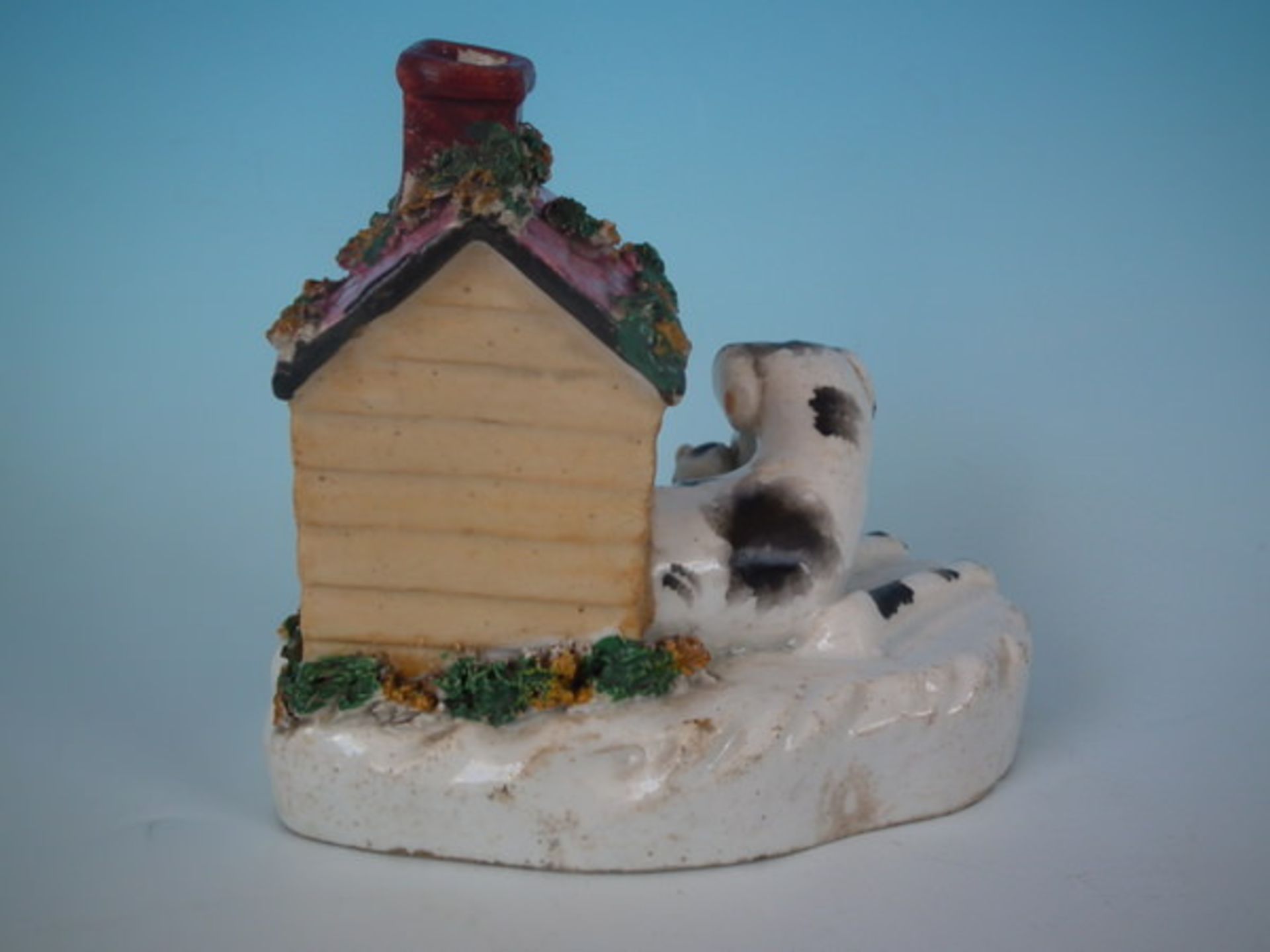Victorian Staffordshire pottery spaniel, pup and kennel group - Image 3 of 12