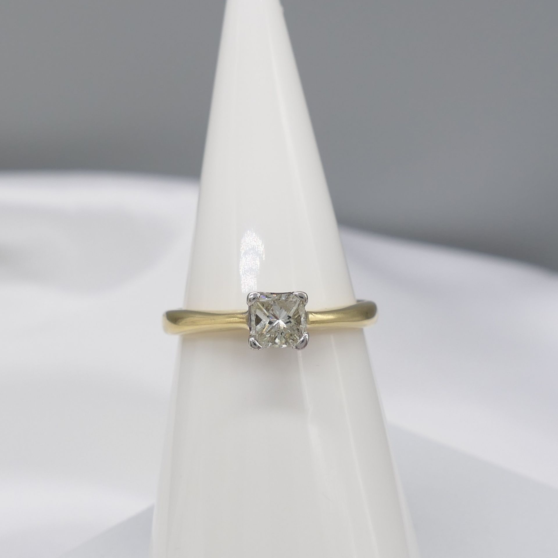 Square princess-cut 0.52 carat diamond solitaire ring in 18ct gold, with report - Image 2 of 7