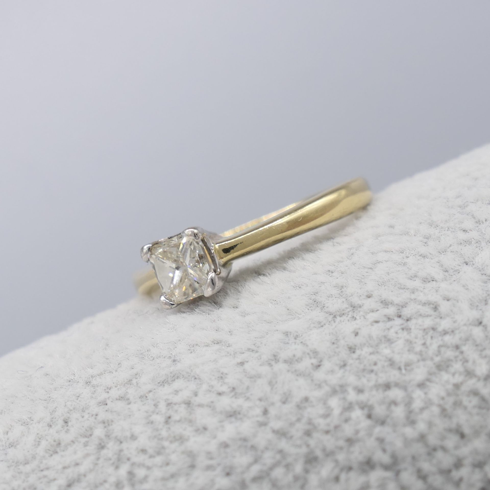 Square princess-cut 0.52 carat diamond solitaire ring in 18ct gold, with report - Image 4 of 7