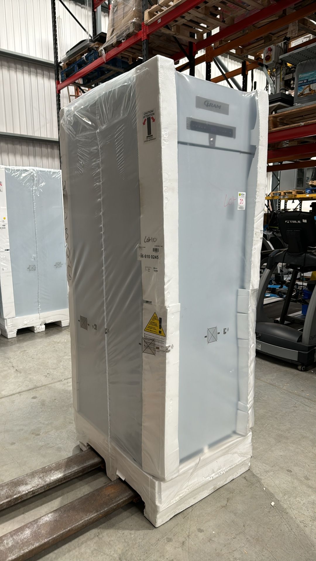 F 610 RG C 4N Freezer - Image 6 of 7