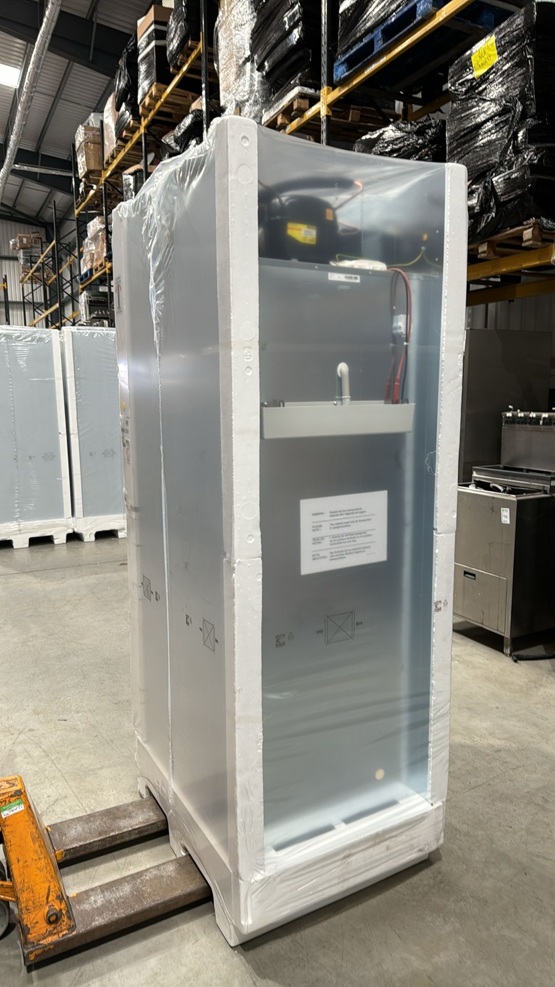 F 610 RG C 4N Freezer - Image 4 of 6