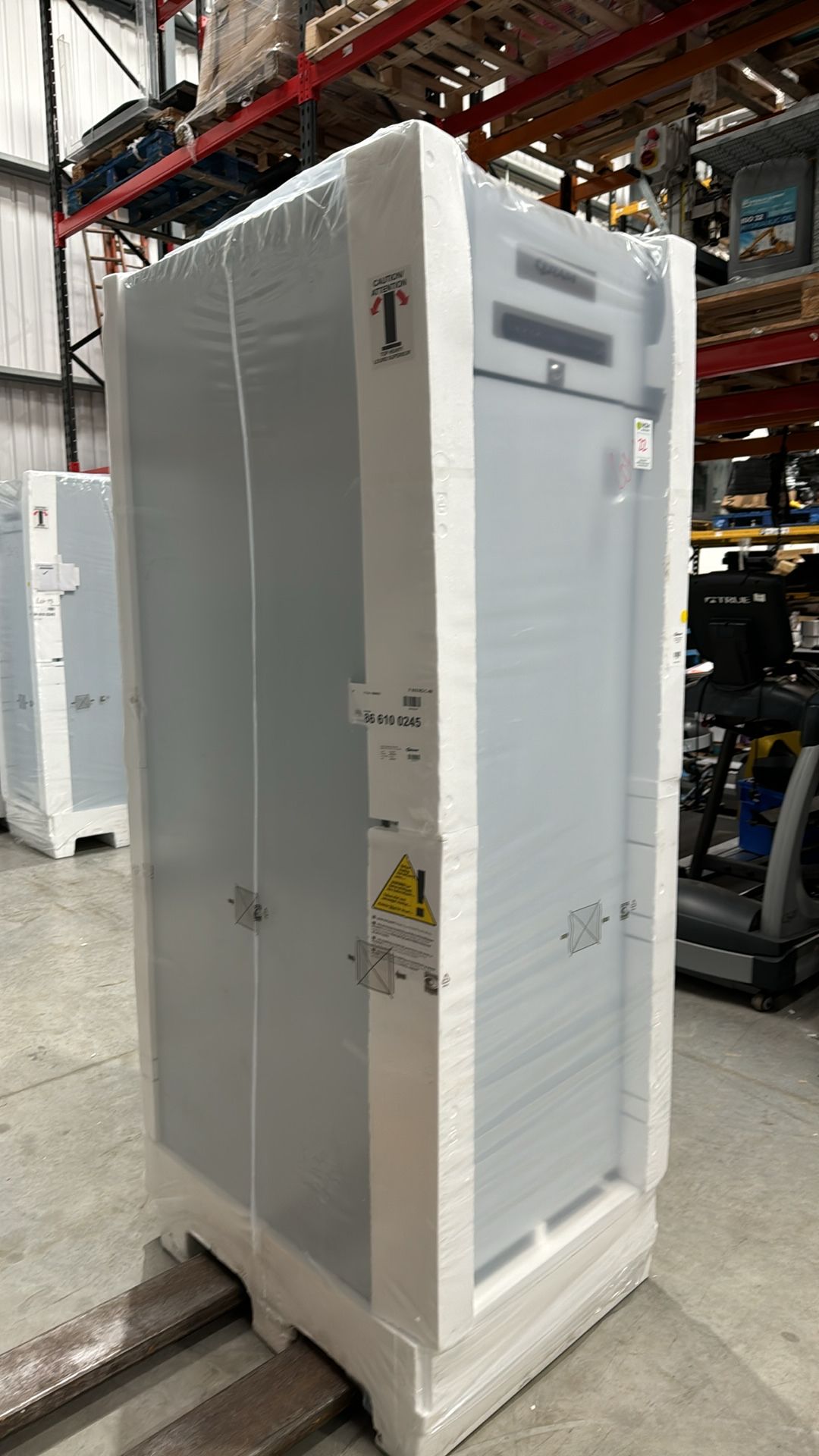 F 610 RG C 4N Freezer - Image 3 of 6