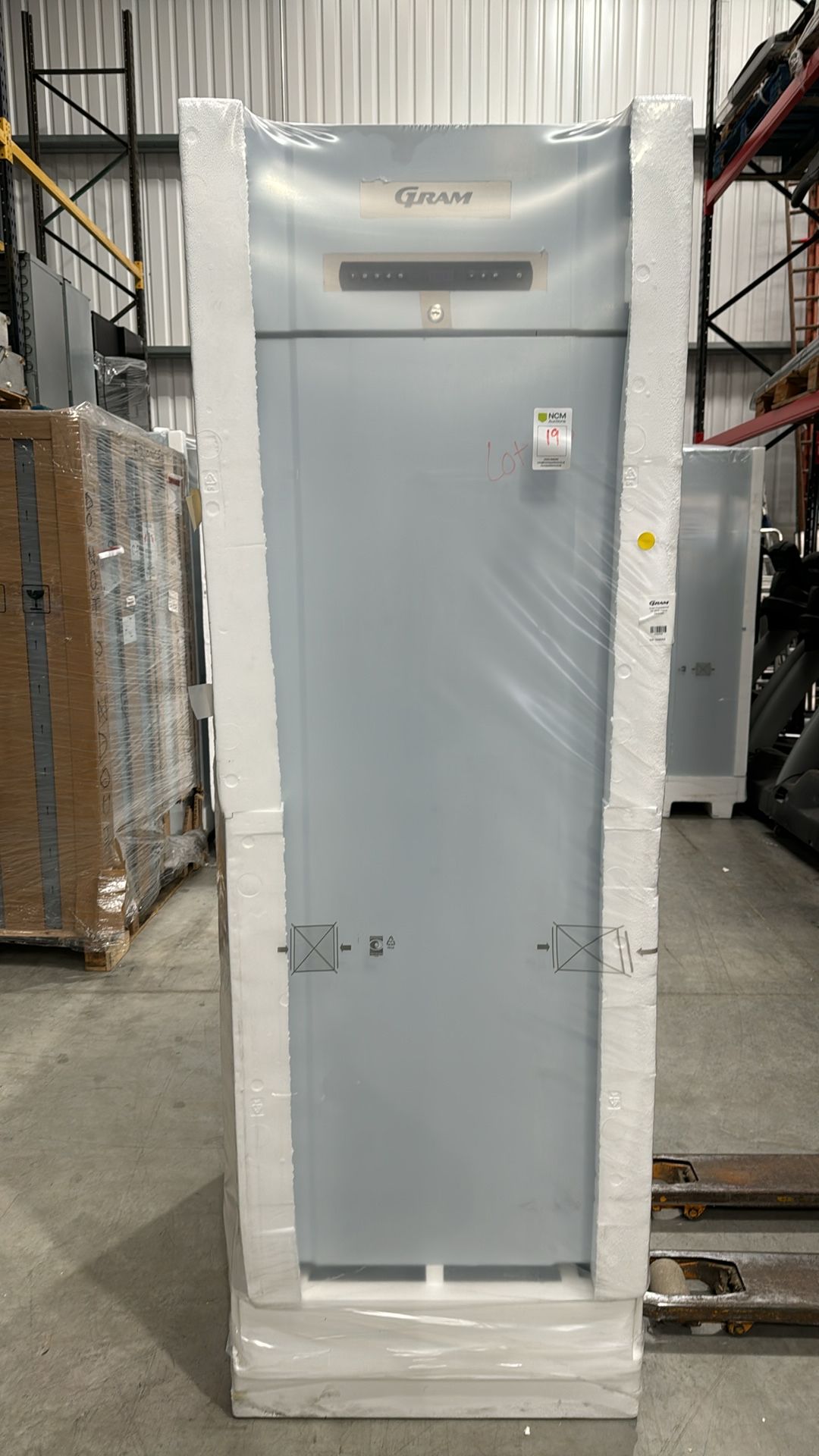 F 610 RG C 4N Freezer - Image 2 of 6