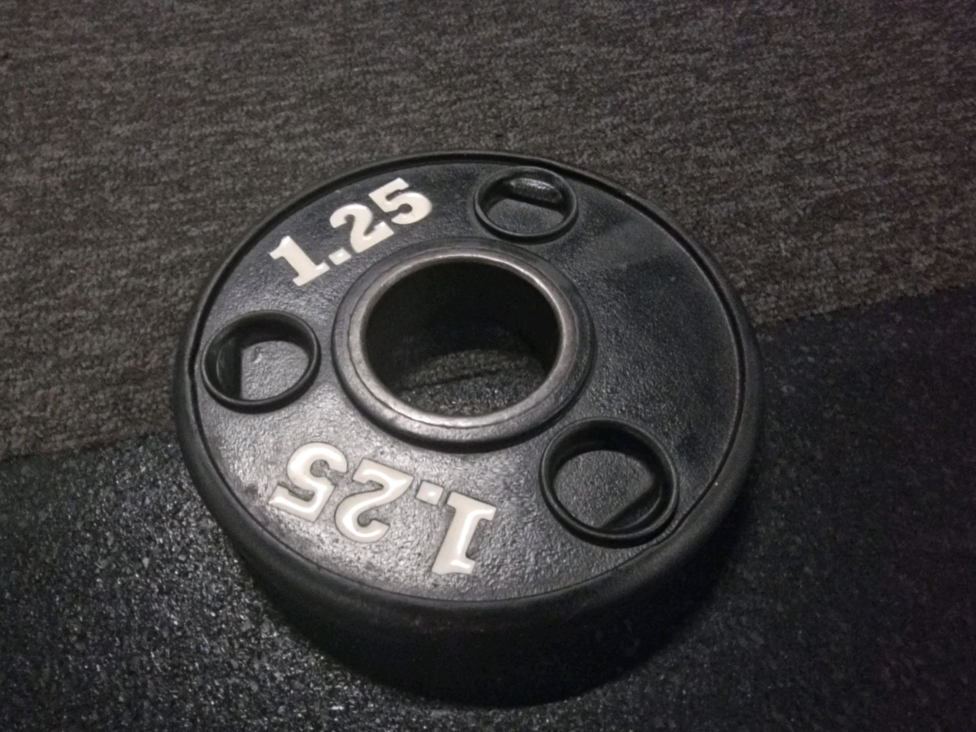 1.25kg Weight Plates x5 - Image 2 of 2