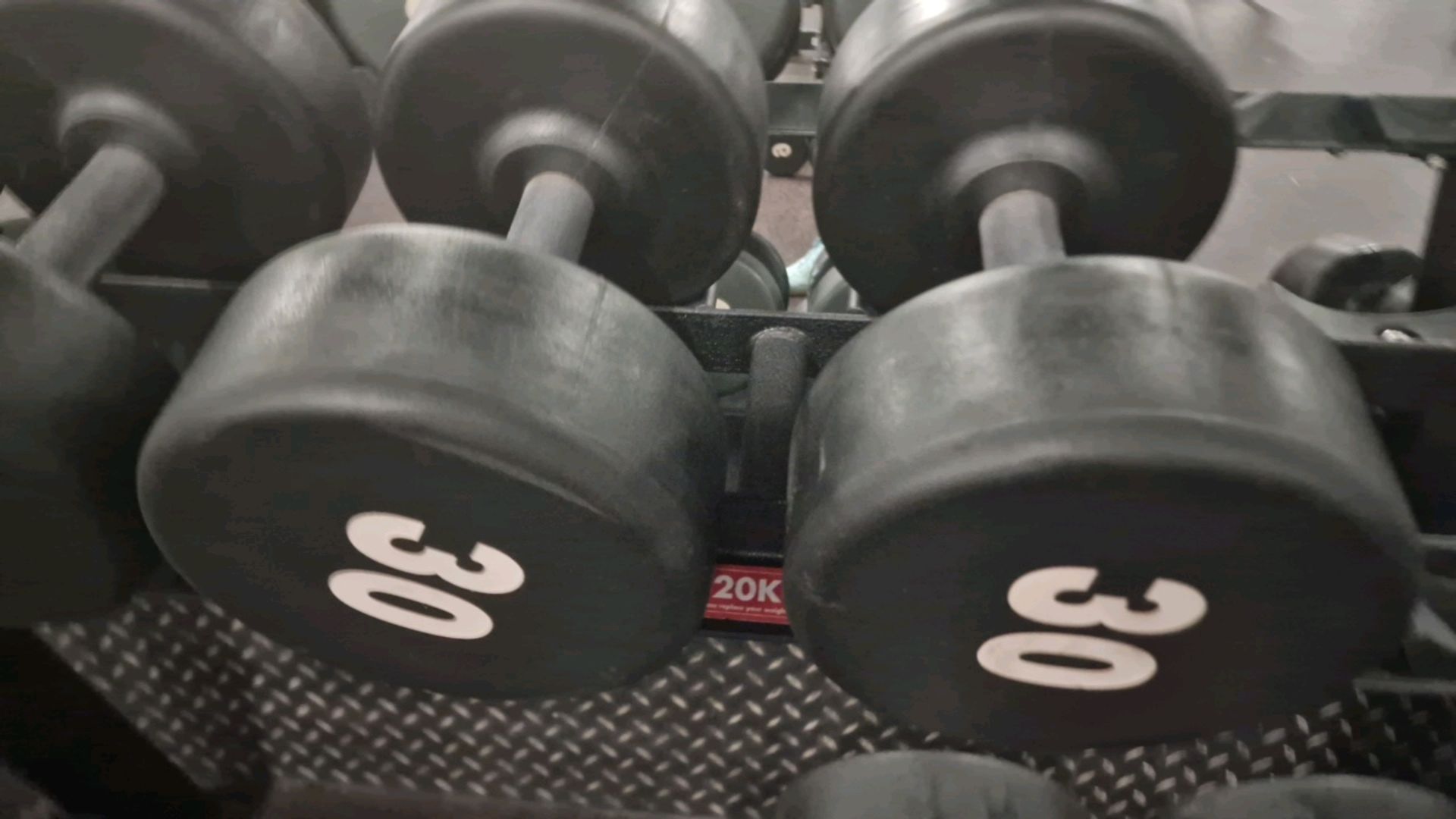 26kg, 28kg, 30kg, 32kg Dumbells - Image 2 of 4