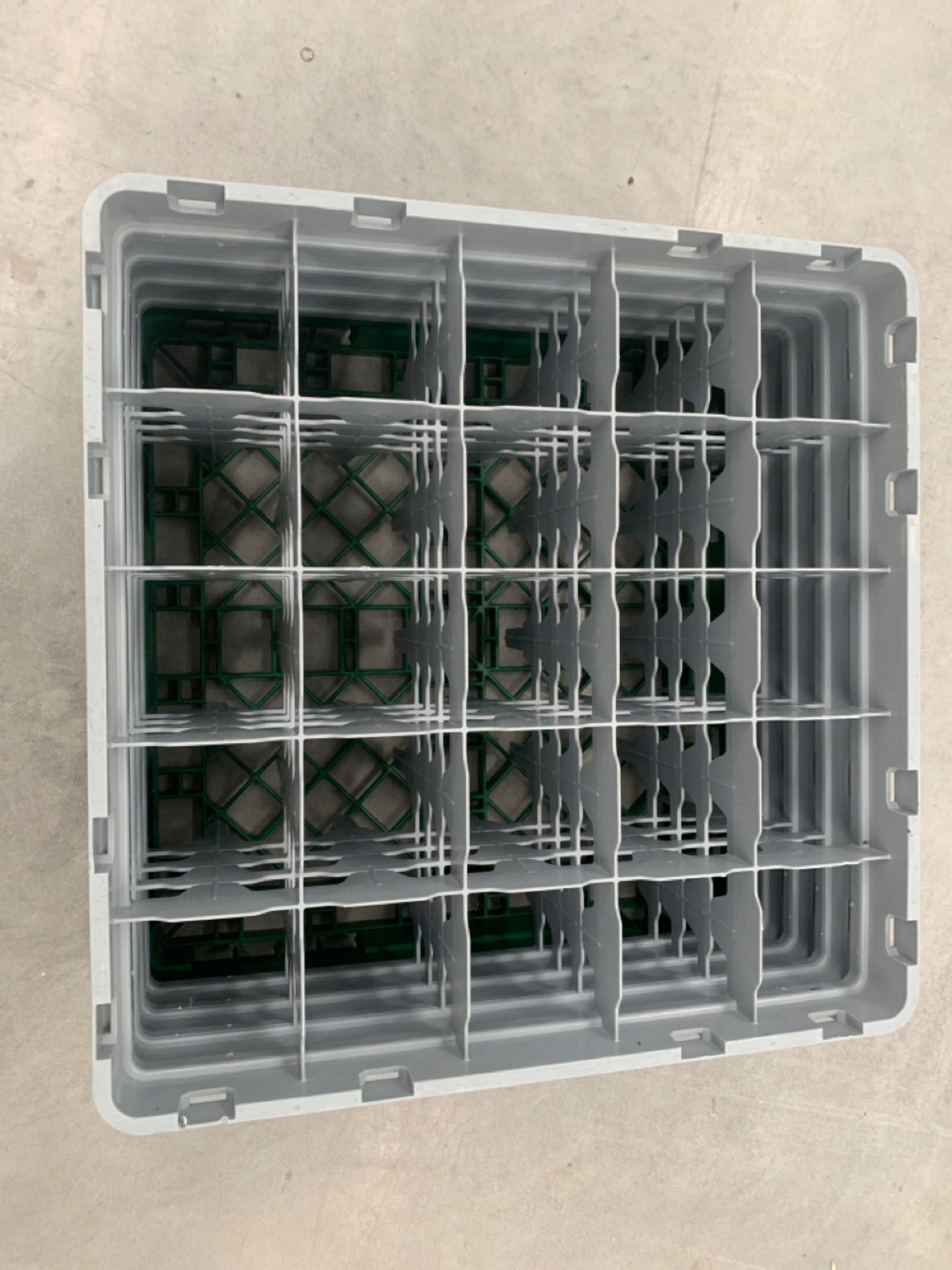 Cambro Camrack Glass Rack 25 Compartments Max Glass Height 215mm - Image 3 of 3