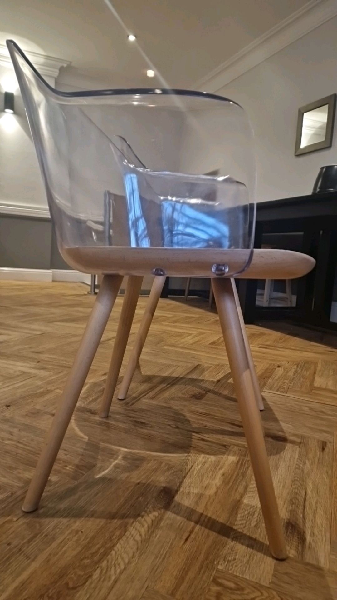 Plastic & Wooden Chairs x2 - Bild 4 aus 4