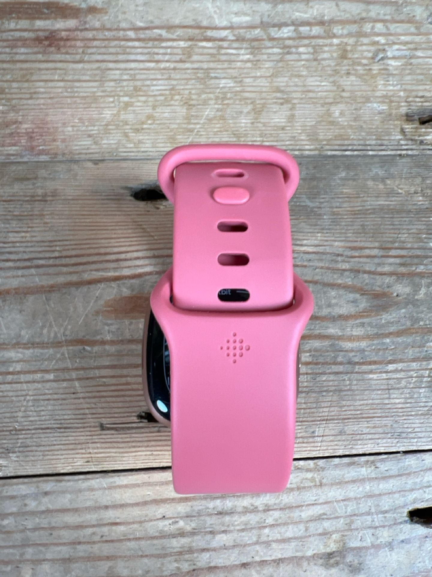 Fitbit versa 4 -pink sand - Image 4 of 4
