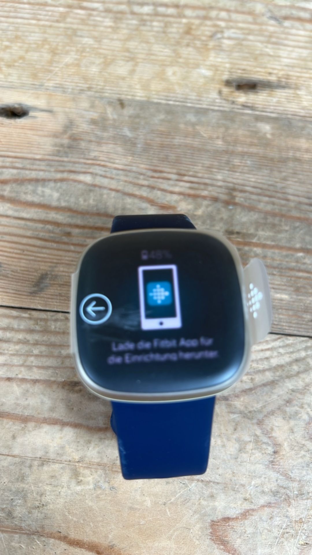Fitbit Versa 3 Soft Gold With Midnight Blue Band